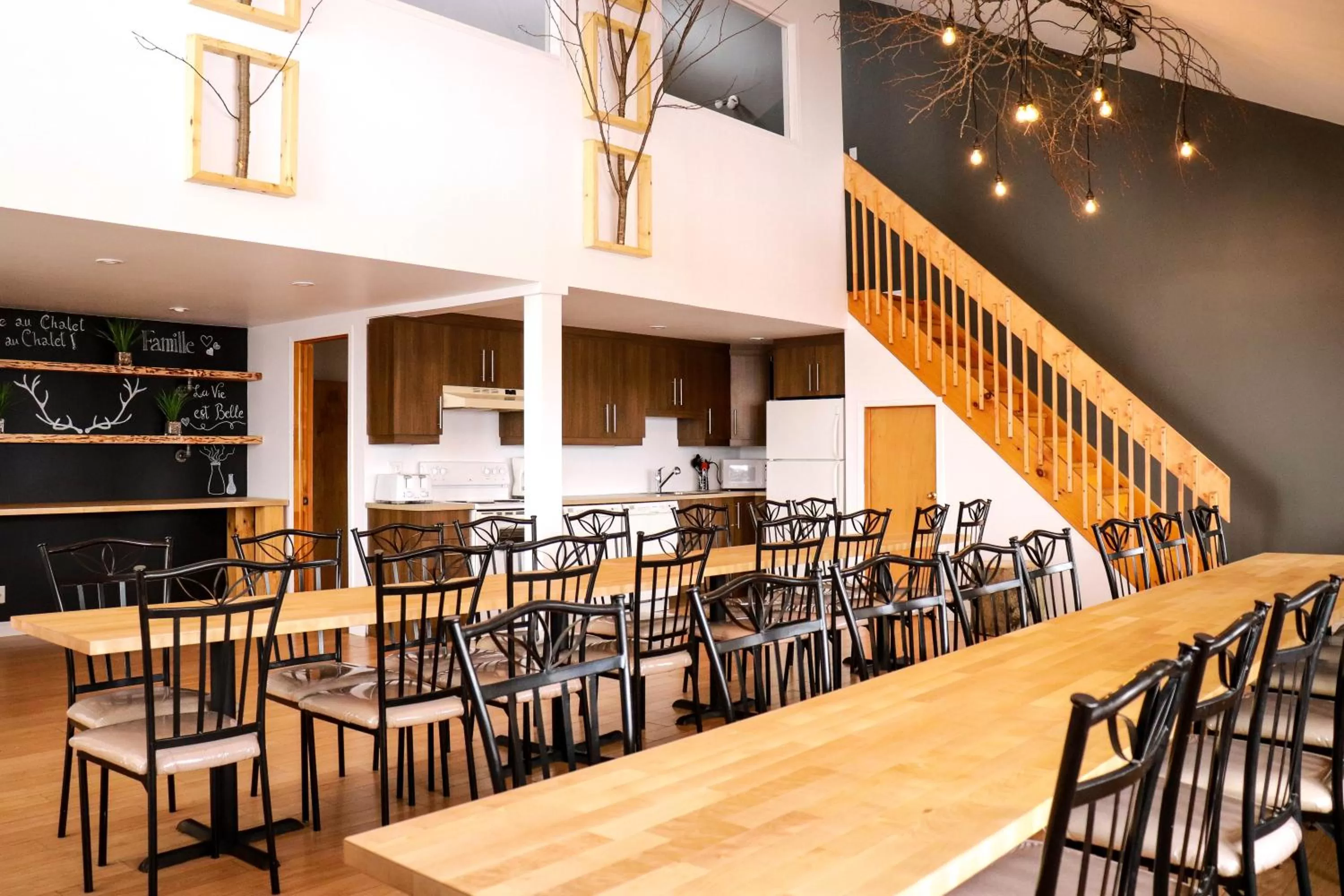 Restaurant/Places to Eat in Complexe les neiges