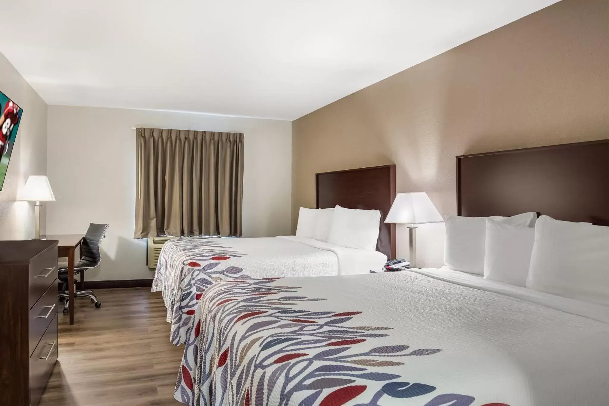 Deluxe Room with Two Queen Beds Smoke Free in Red Roof Inn Allentown South Deluxe Room with Two Queen Beds Smoke Free in Red Roof Inn Allentown South