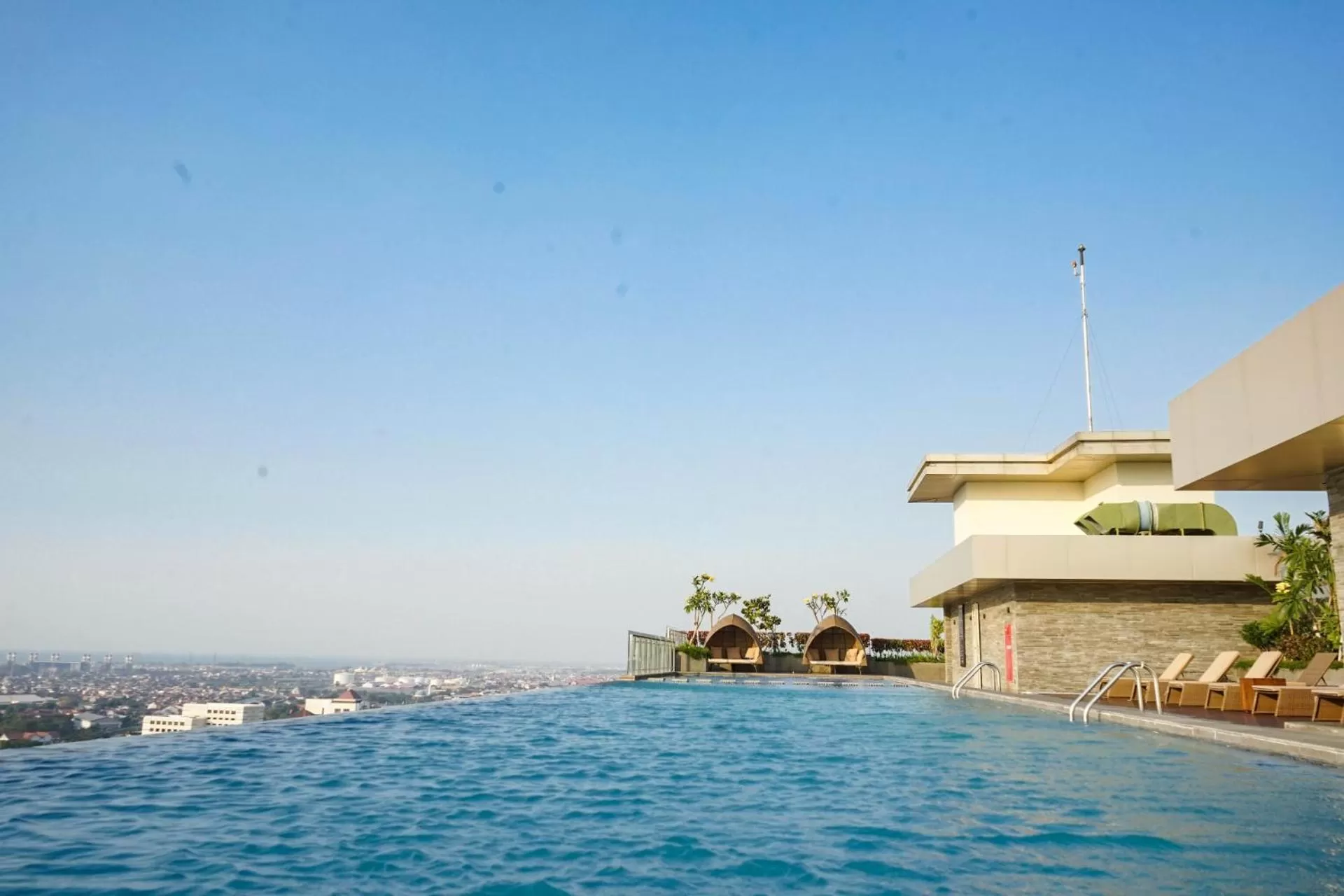 Swimming pool in Louis Kienne Hotel Pemuda