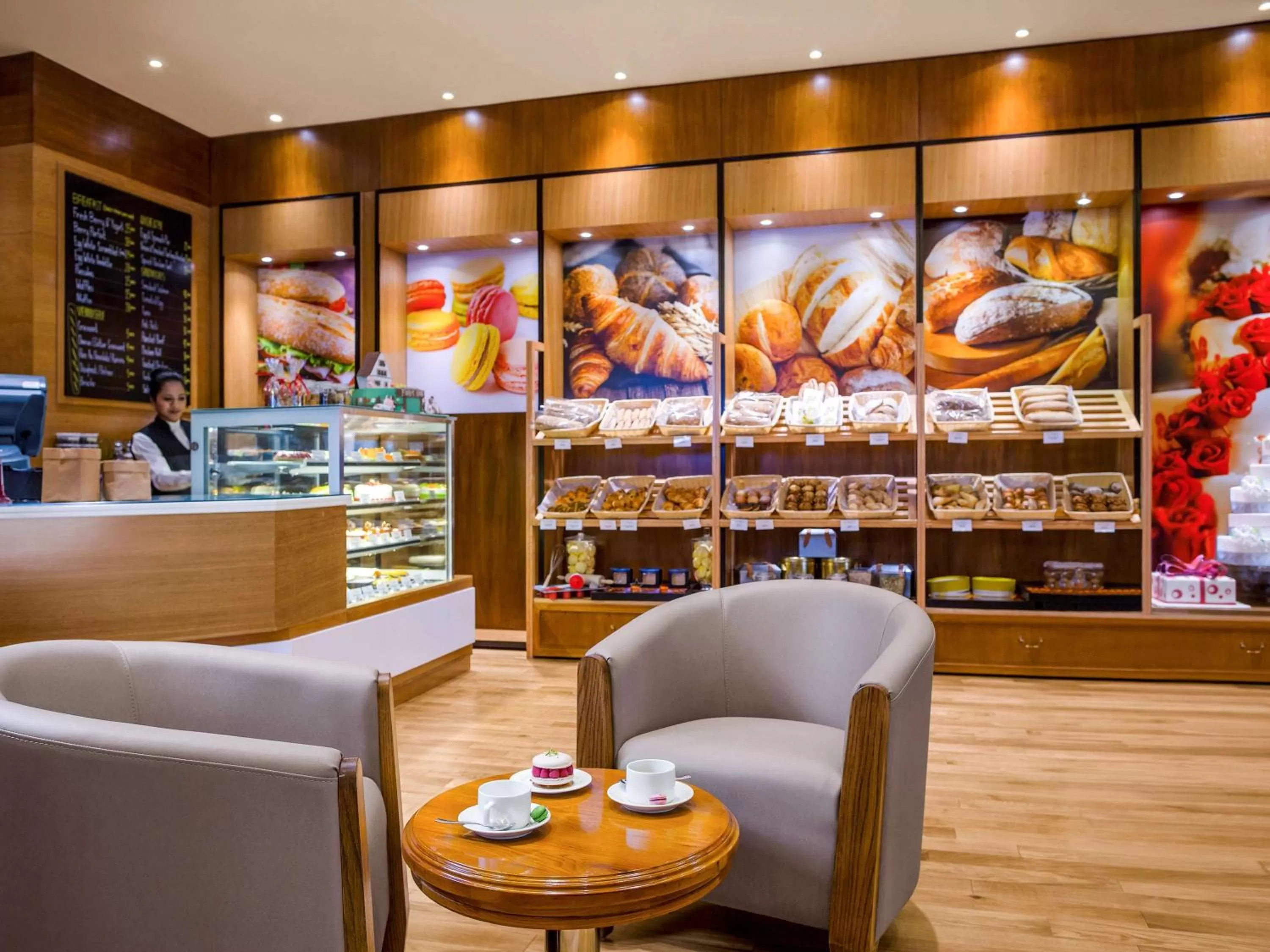 Restaurant/places to eat in Sofitel Abu Dhabi Corniche