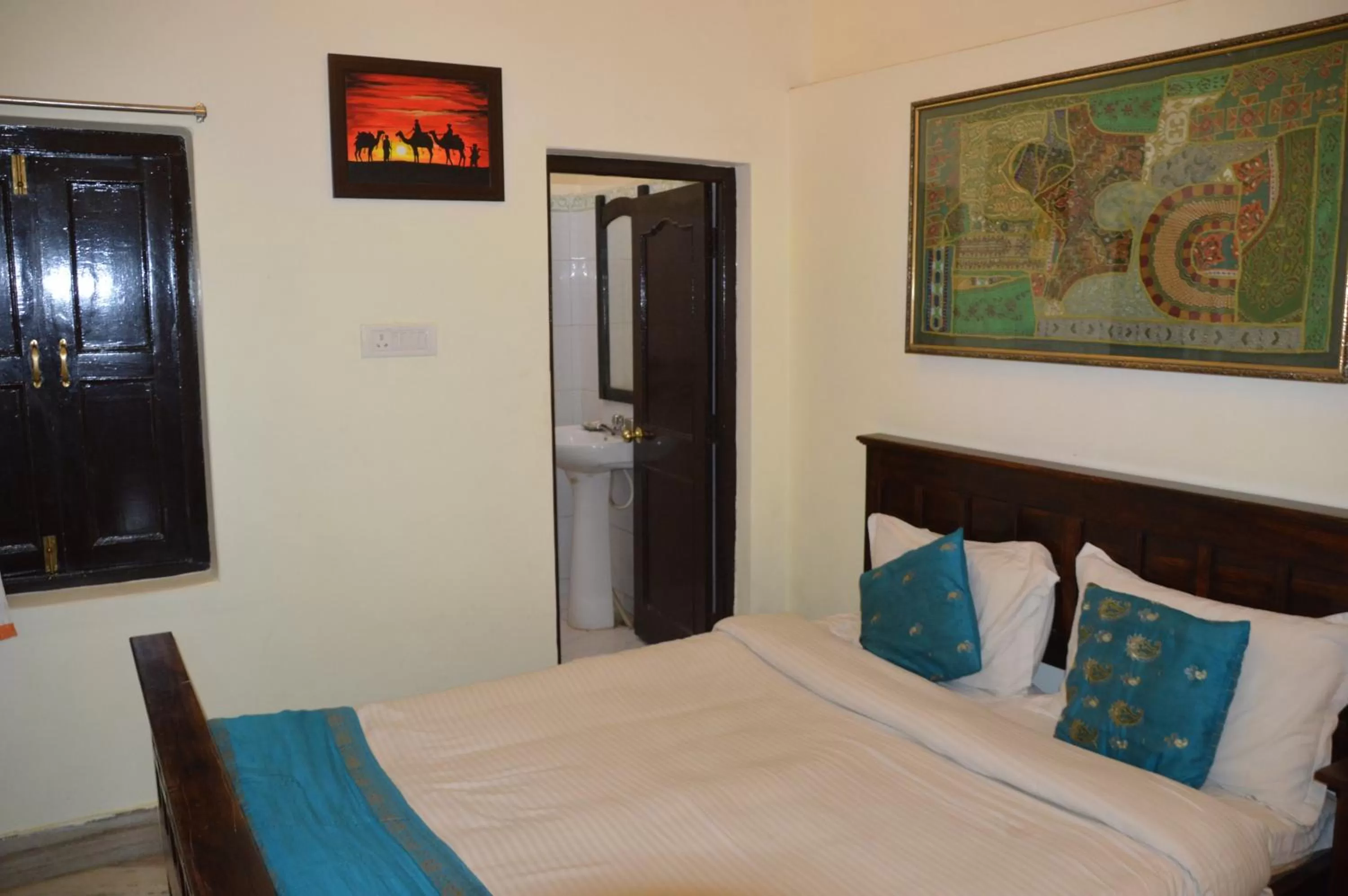 Bed in Hotel Shahi Garh