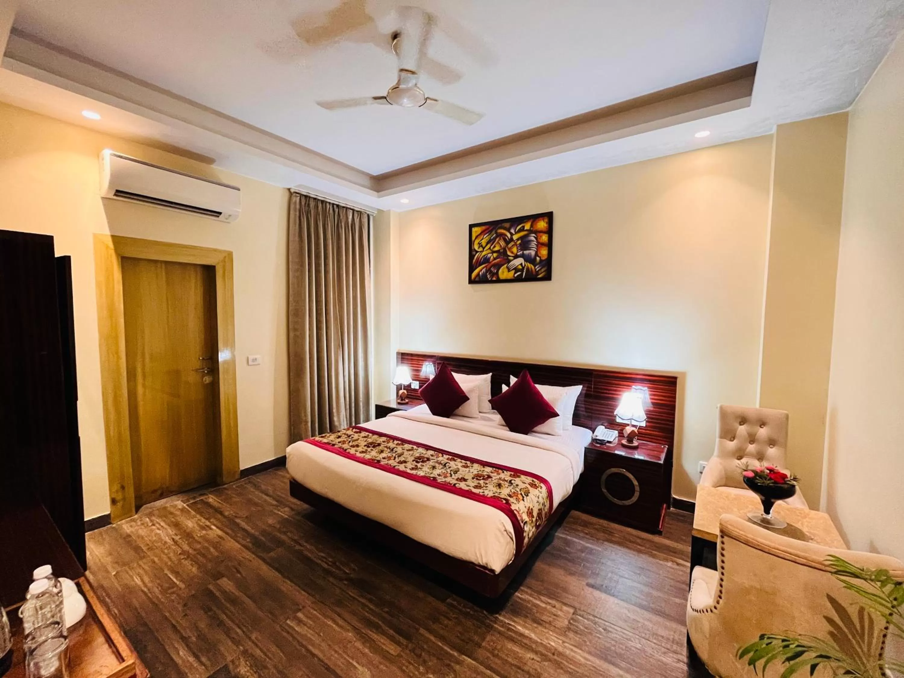 Bed in Hotel Banz near Delhi Airport