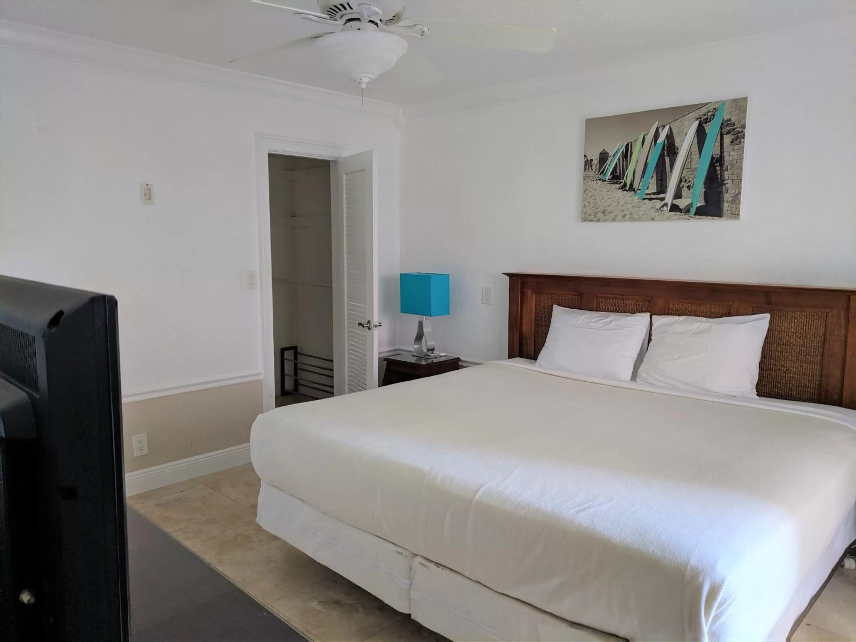 Bed in Manhattan Tower Apartment Hotel