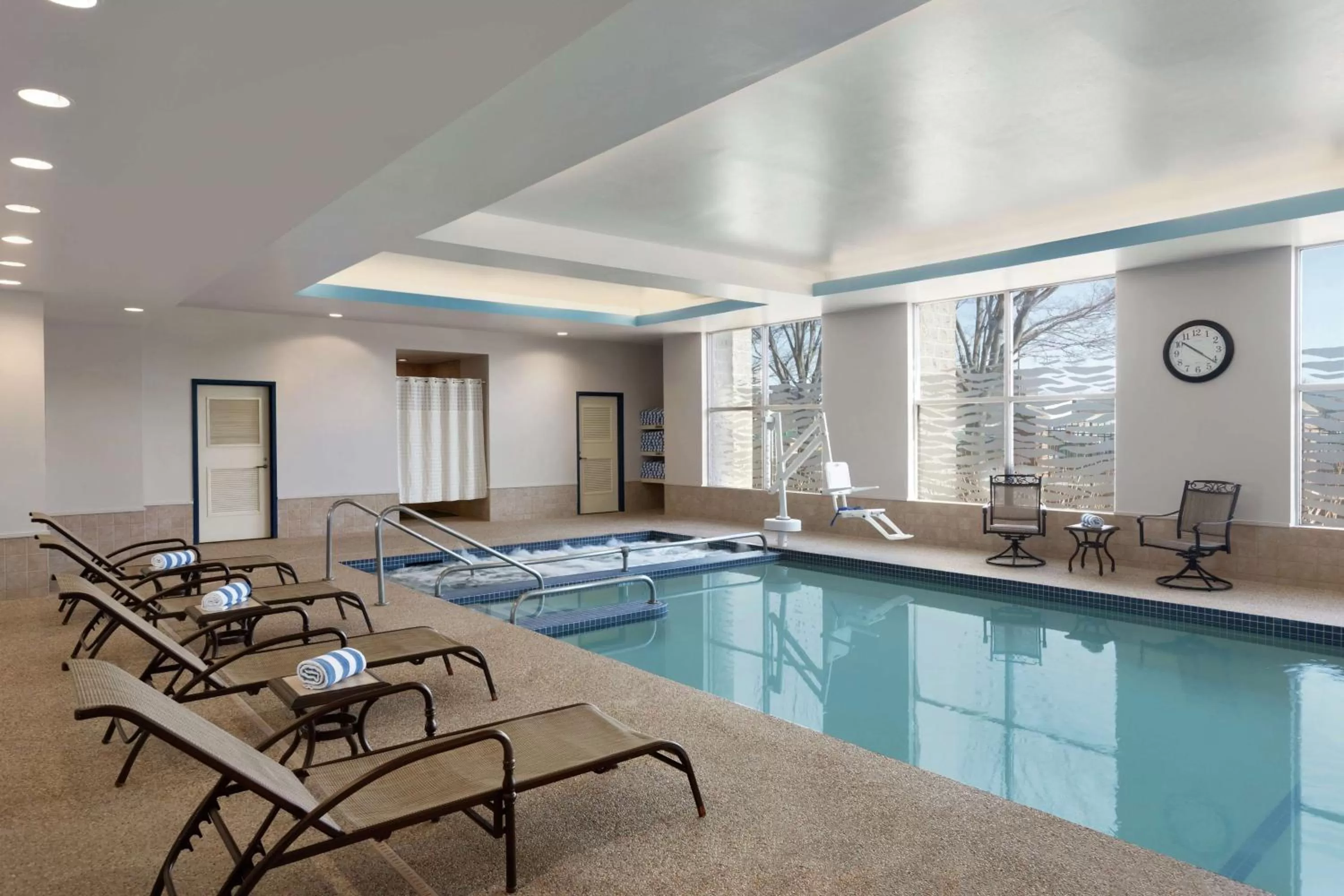 Pool view in DoubleTree Suites by Hilton Hotel Boston - Cambridge