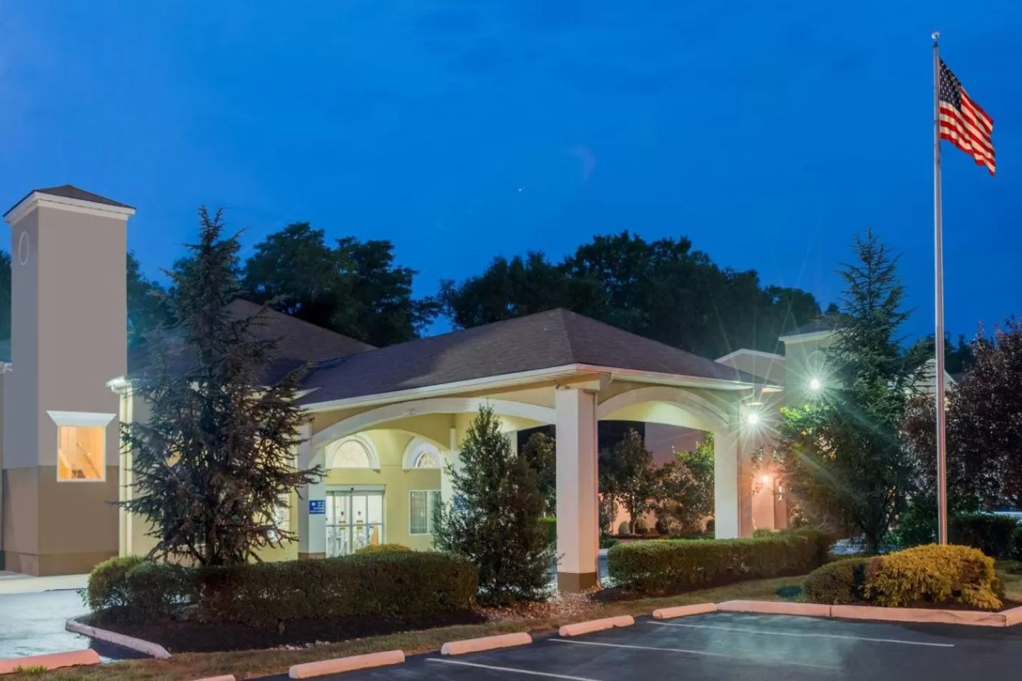 Facade/entrance in Days Inn & Suites by Wyndham Cherry Hill - Philadelphia