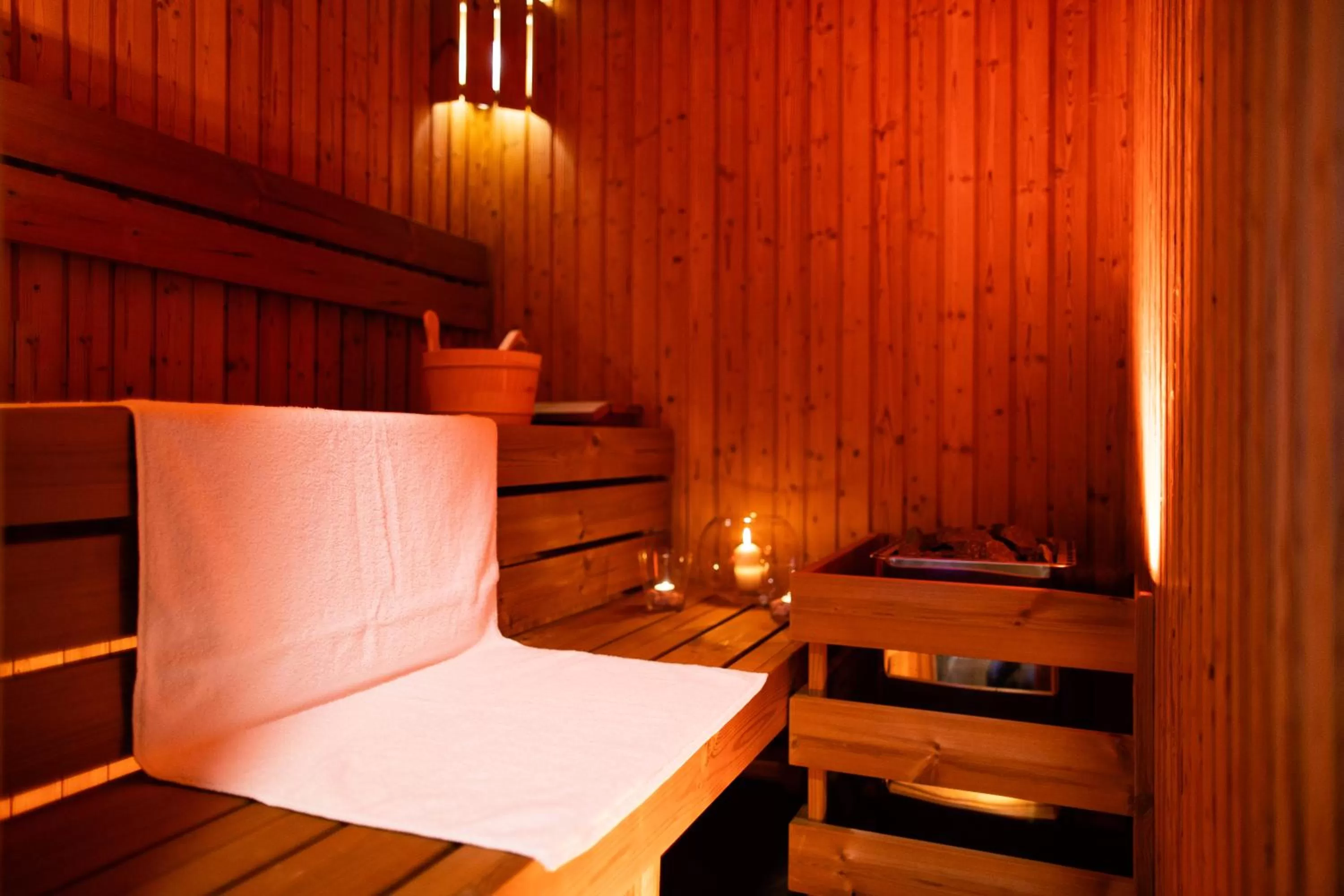 Sauna, Bed in Gold