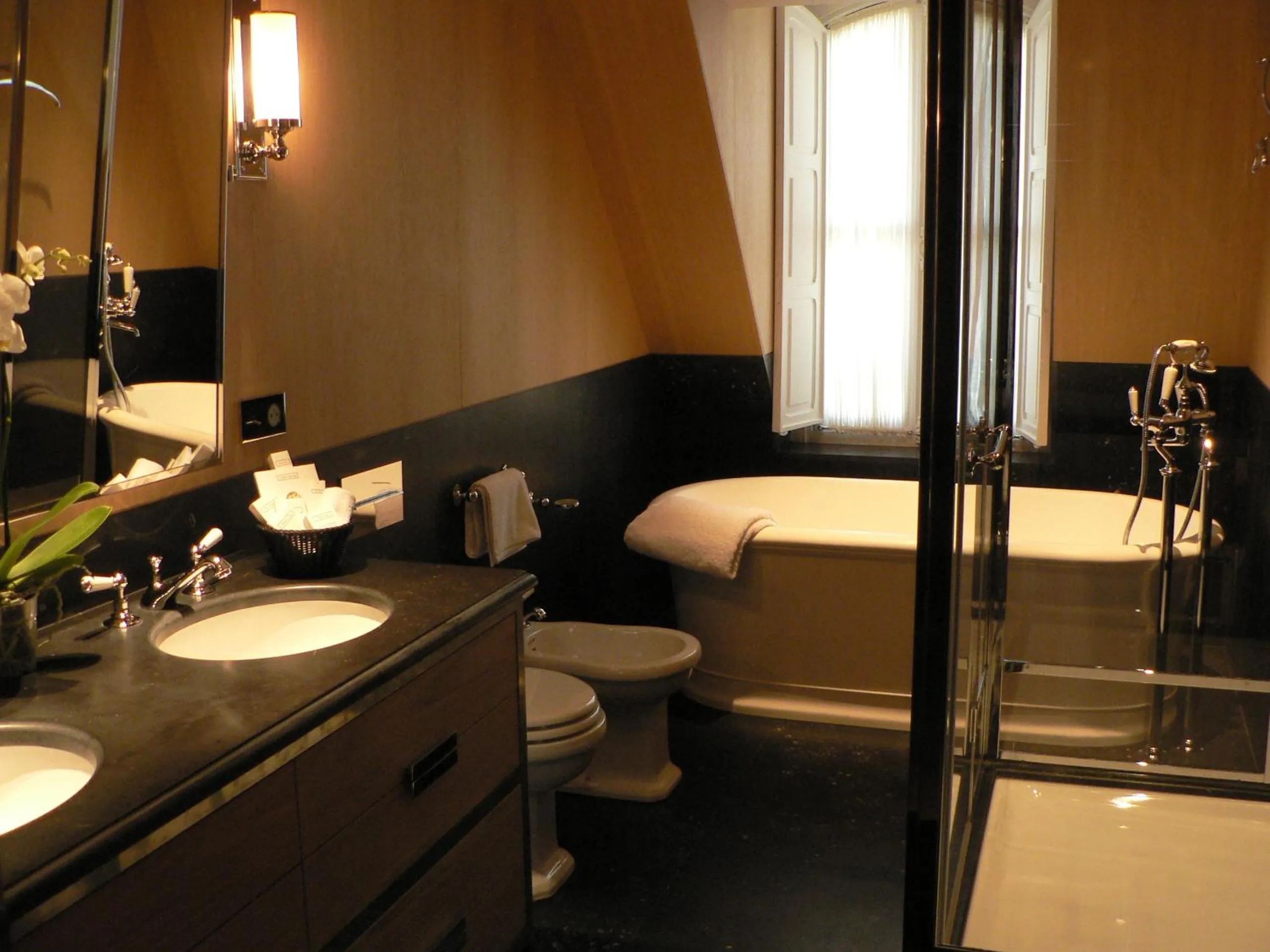 Bathroom in MARQUIS Faubourg Saint-Honoré - Small Luxury hotels of the World