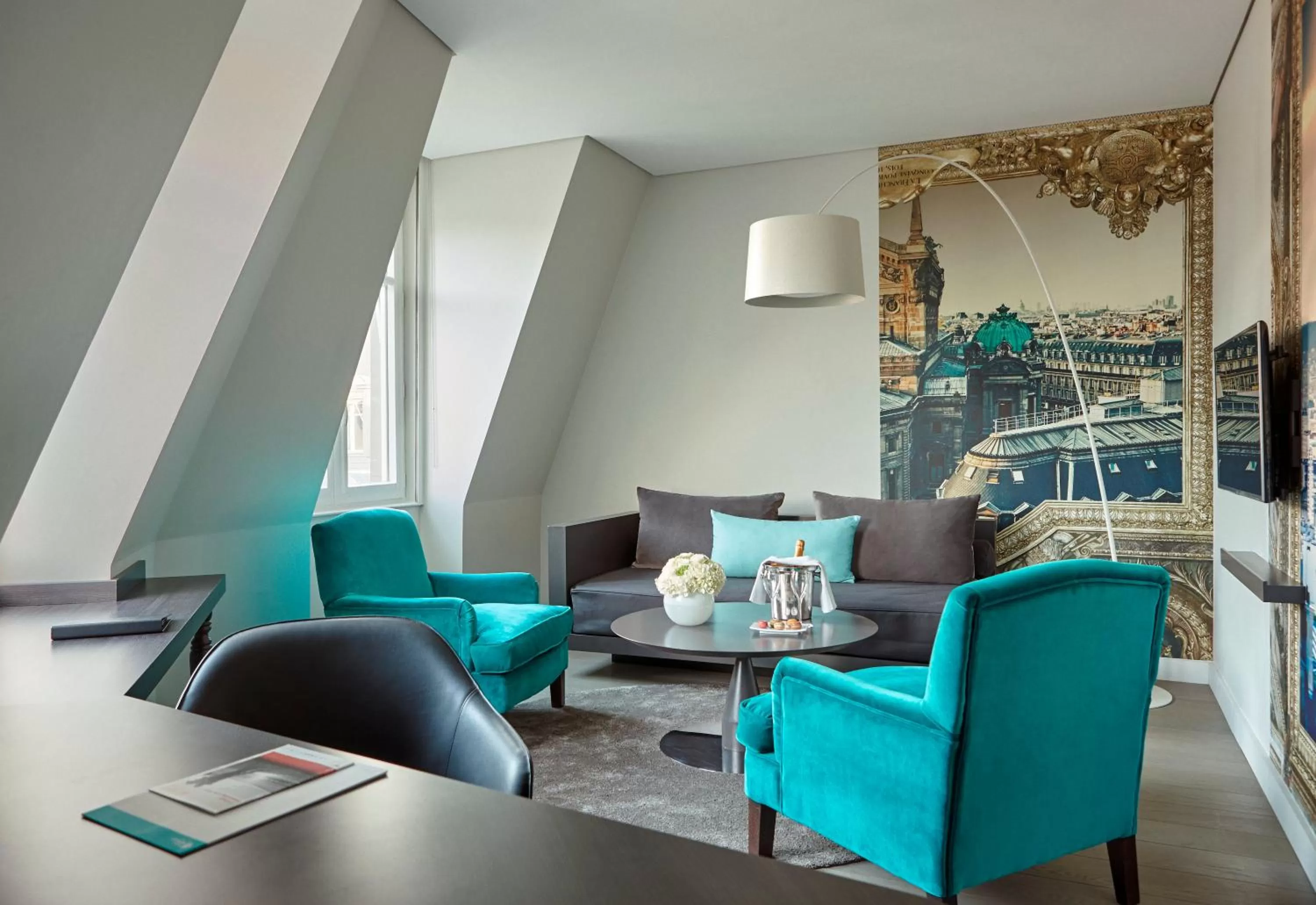 Photo of the whole room in Hotel Indigo Paris - Opera by IHG