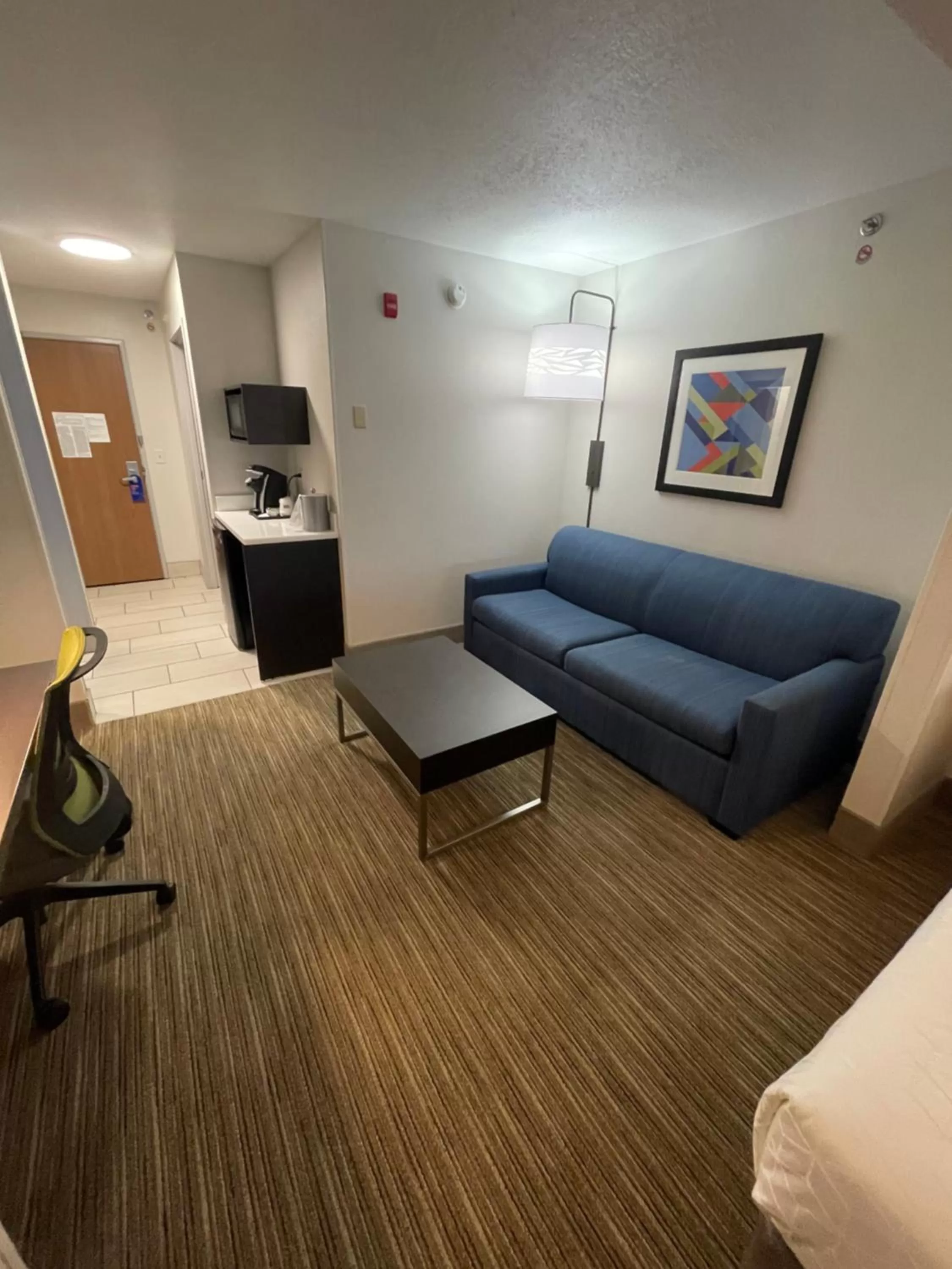 Bed in Holiday Inn Express Hotel & Suites Las Vegas NM by IHG