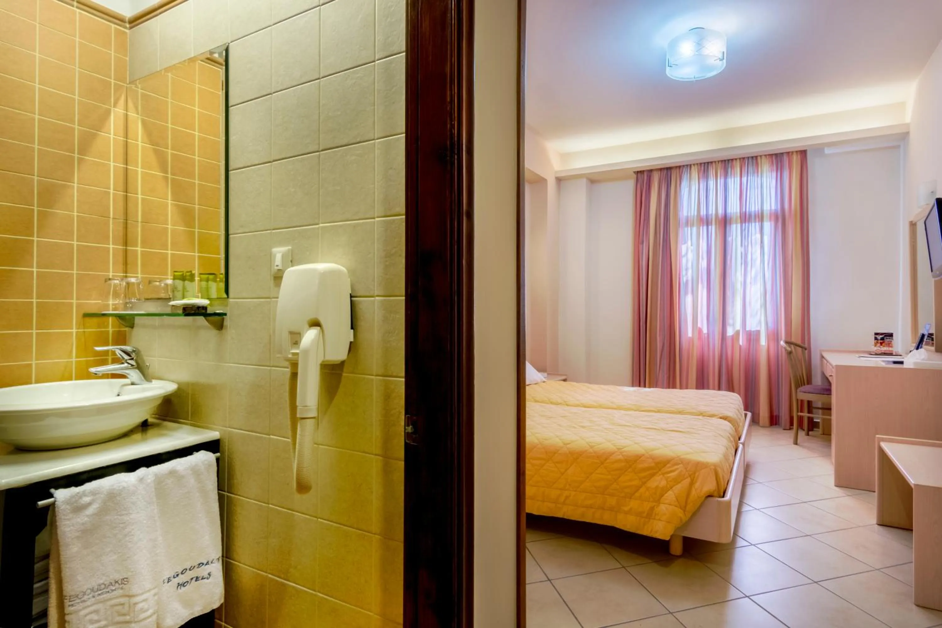 Bathroom, Bed in Grecian Castle Chios