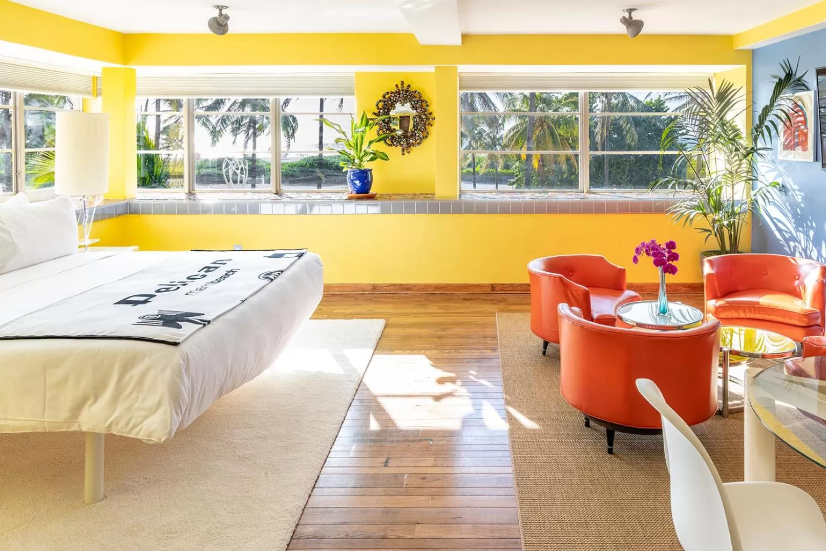 View (from property/room), Bed in Pelican Hotel