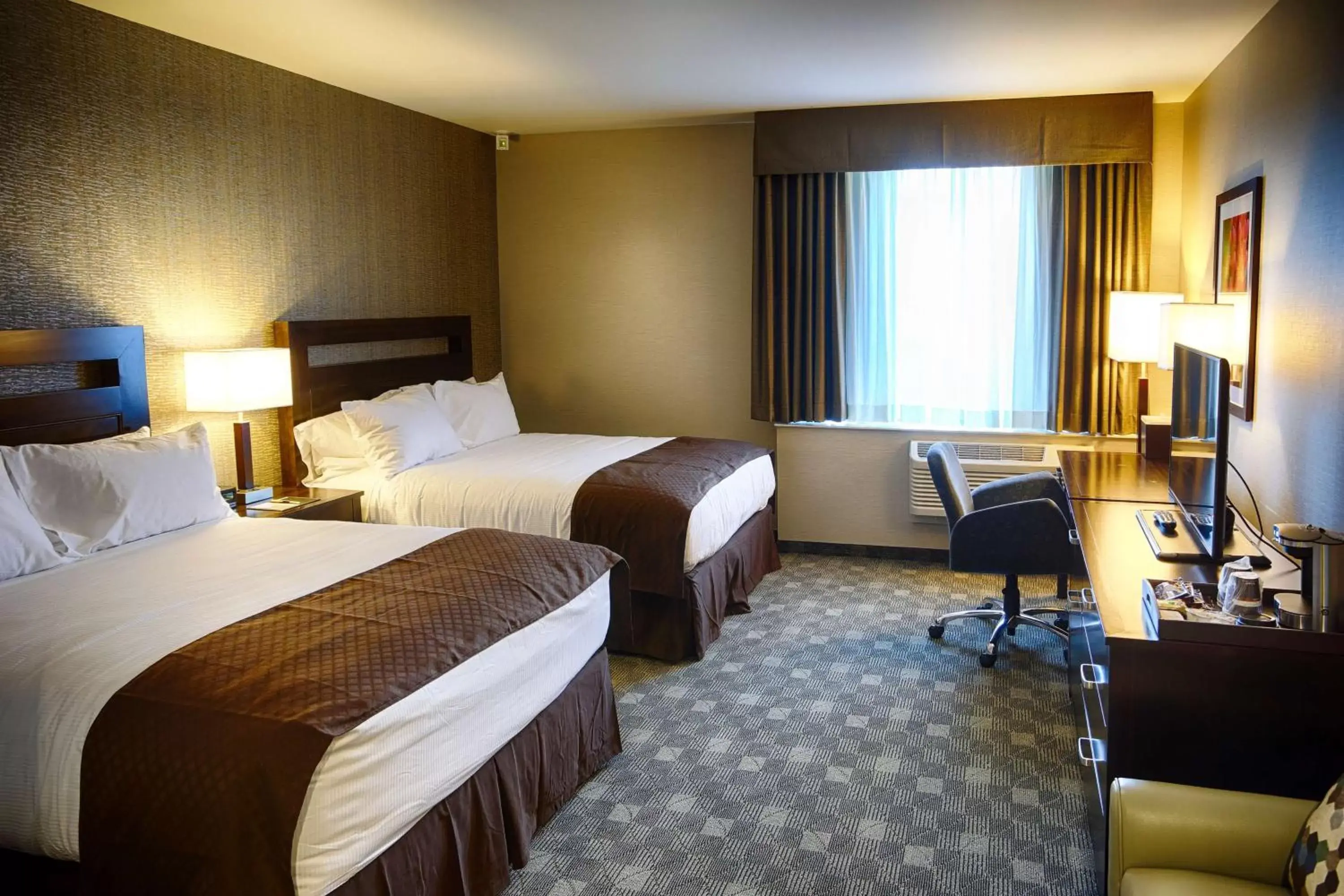 Queen Room with Two Queen Beds and View - Hearing Access in DoubleTree by Hilton Lawrenceburg Queen Room with Two Queen Beds and View - Hearing Access in DoubleTree by Hilton Lawrenceburg