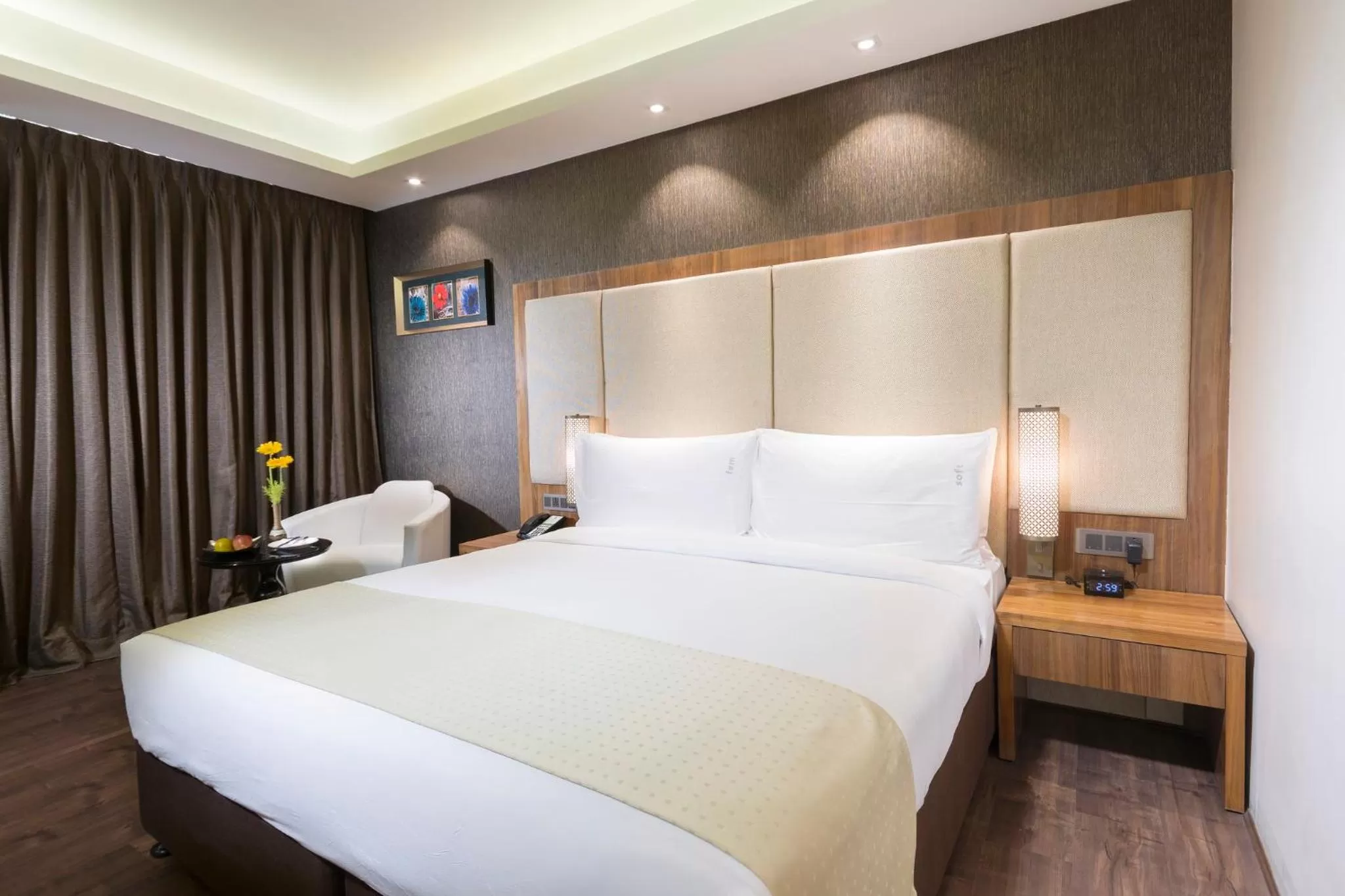 Photo of the whole room, Bed in Holiday Inn Kolkata Airport by IHG