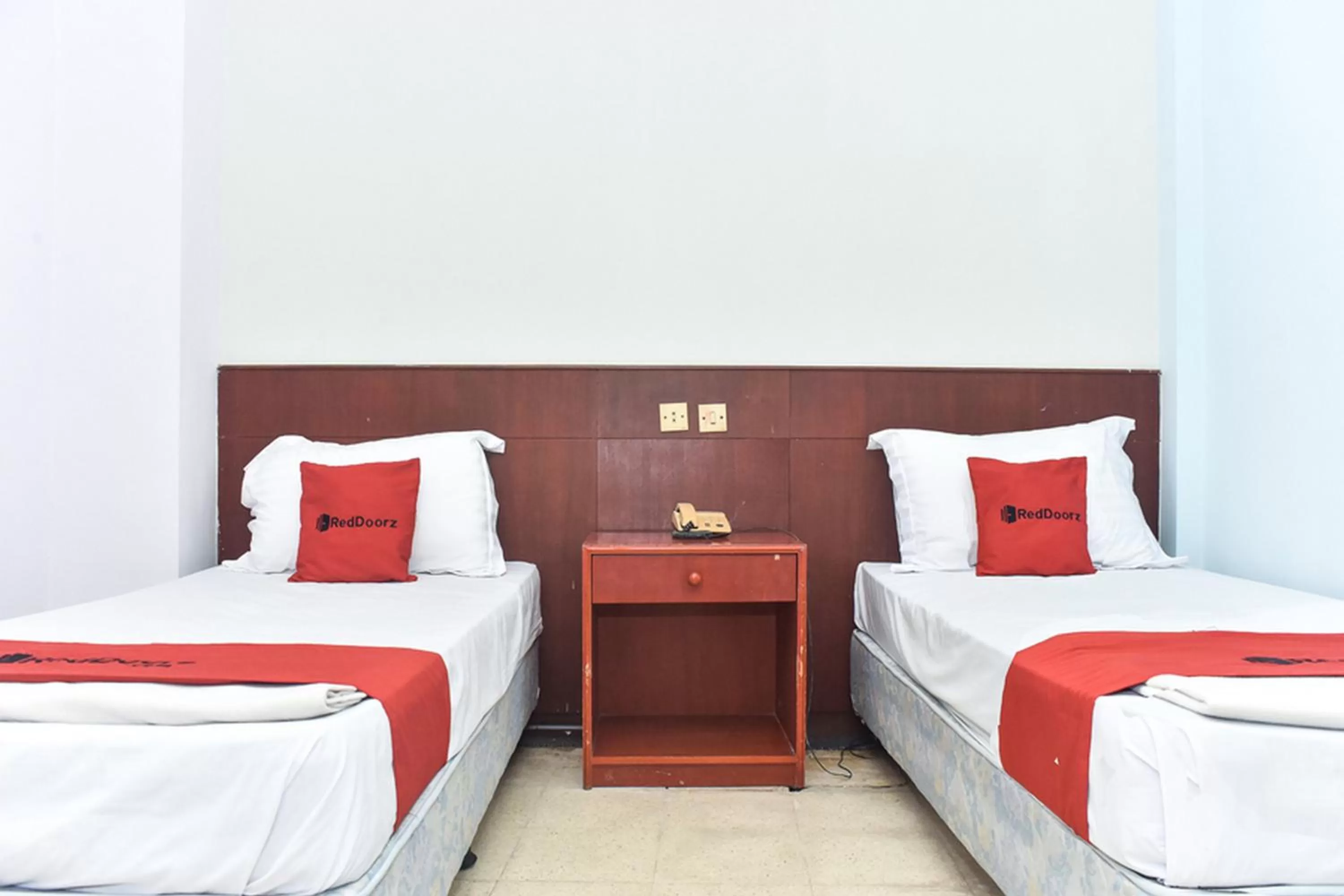 Bedroom, Bed in RedDoorz near Kampung Warna Warni