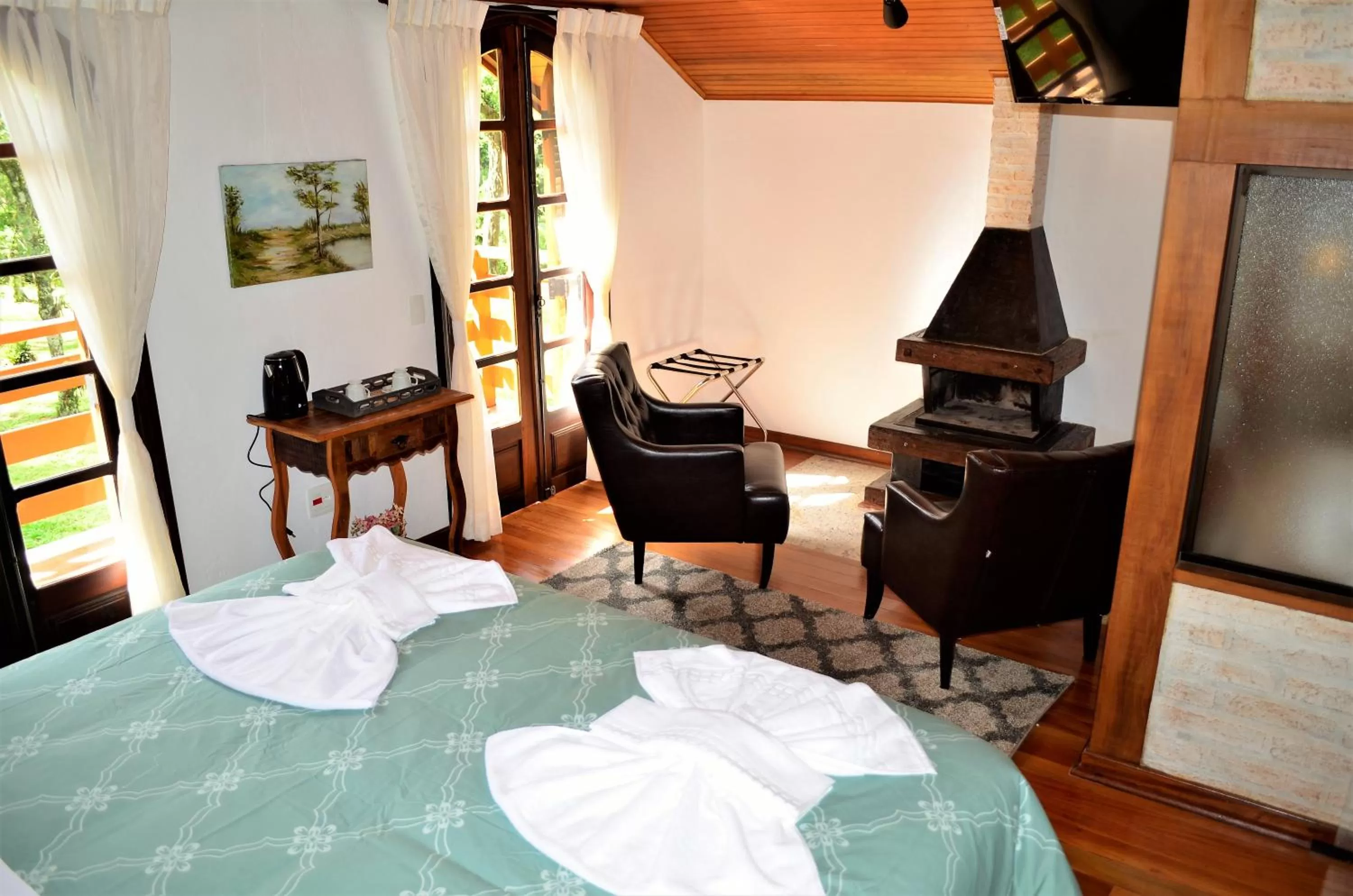 Photo of the whole room, Bed in Pousada Toca Da Coruja