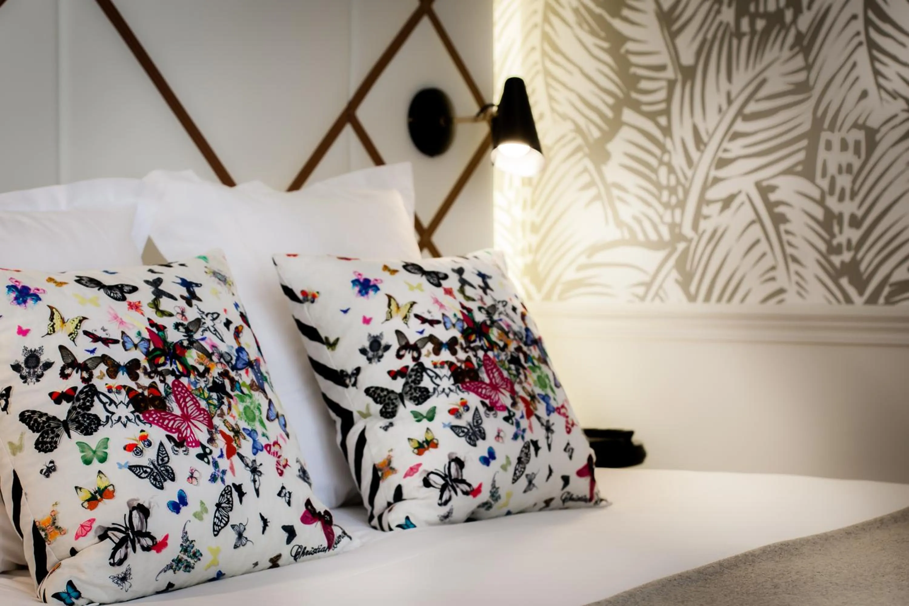 Bed in Hôtel Jardin Le Bréa