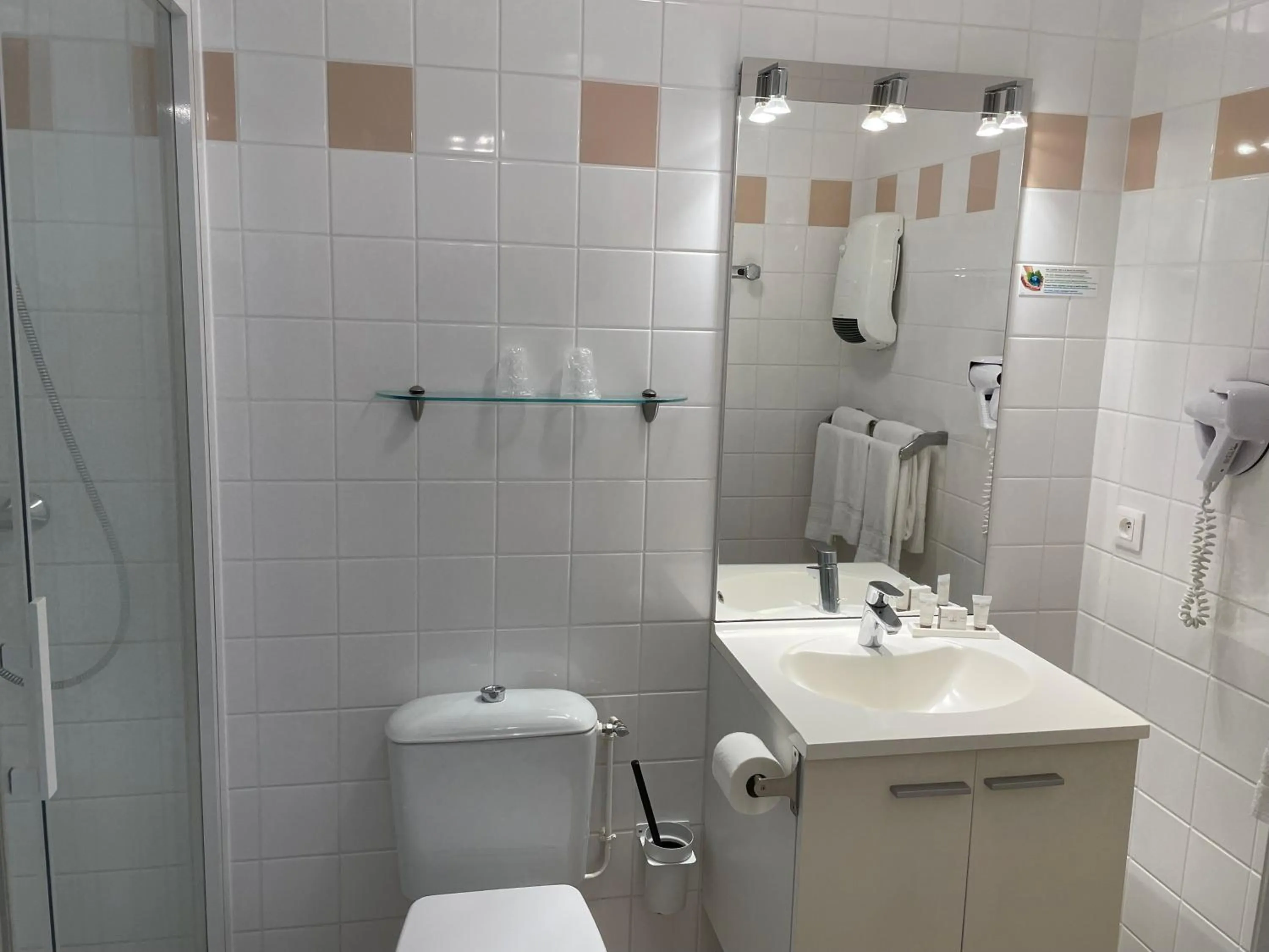 Shower in Hôtel de la Plage