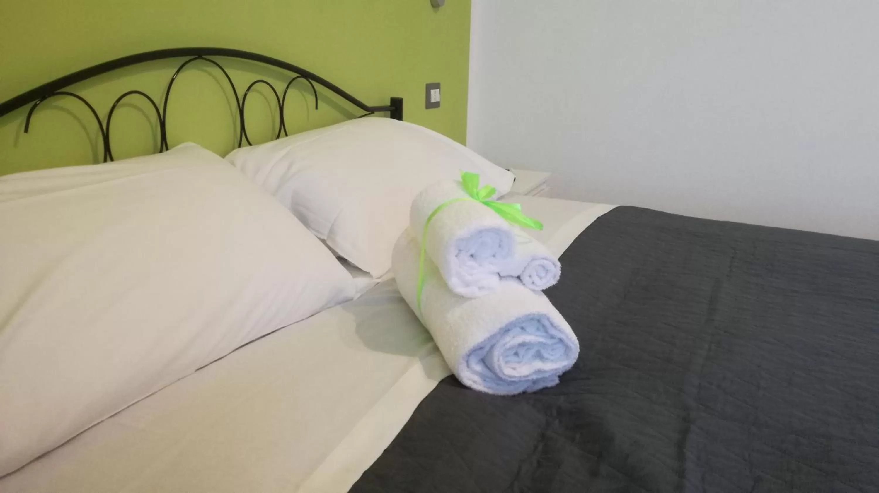 Decorative detail, Bed in Bonsai Bed & Breakfast