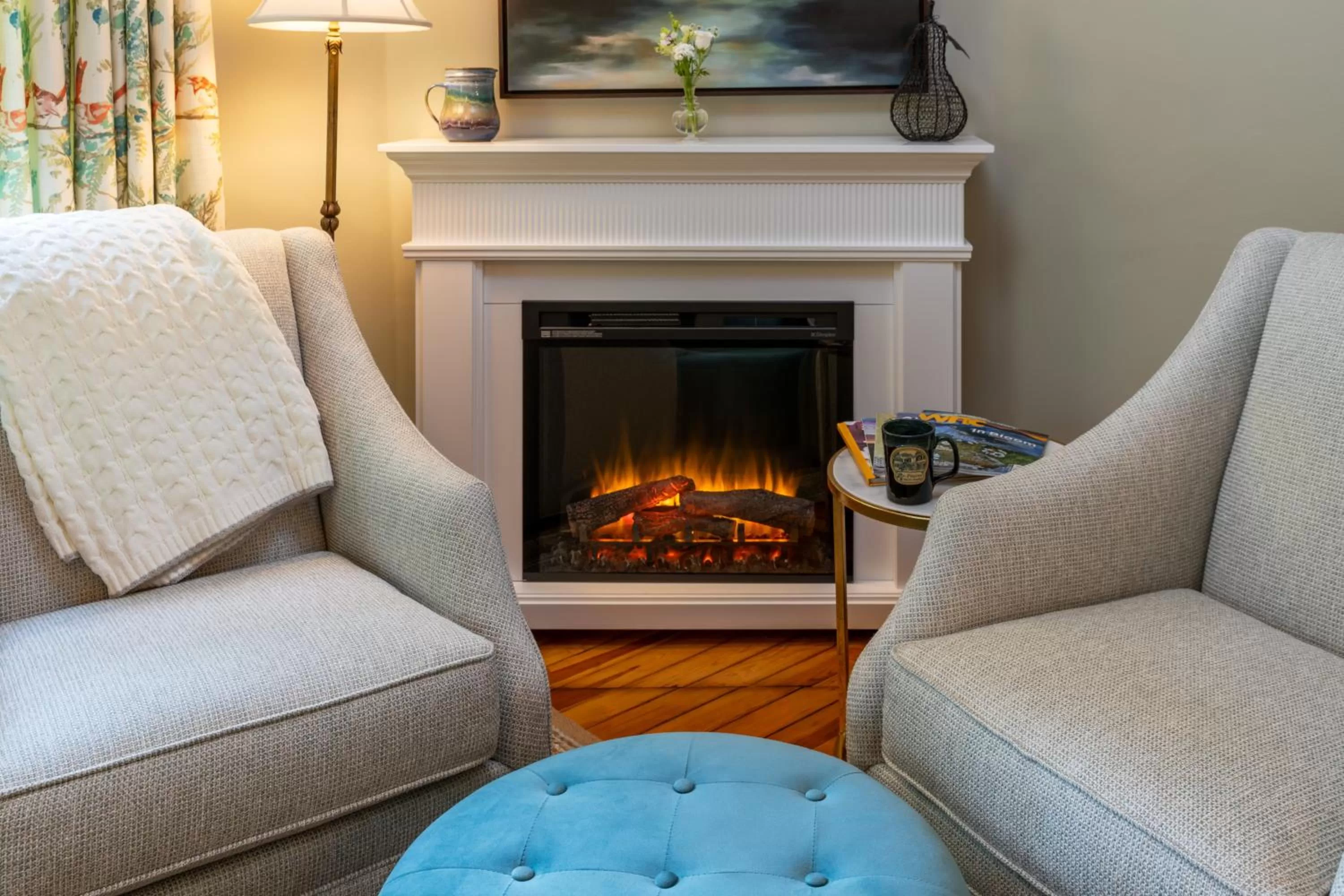 flat iron, Seating Area in Pinecrest Bed & Breakfast