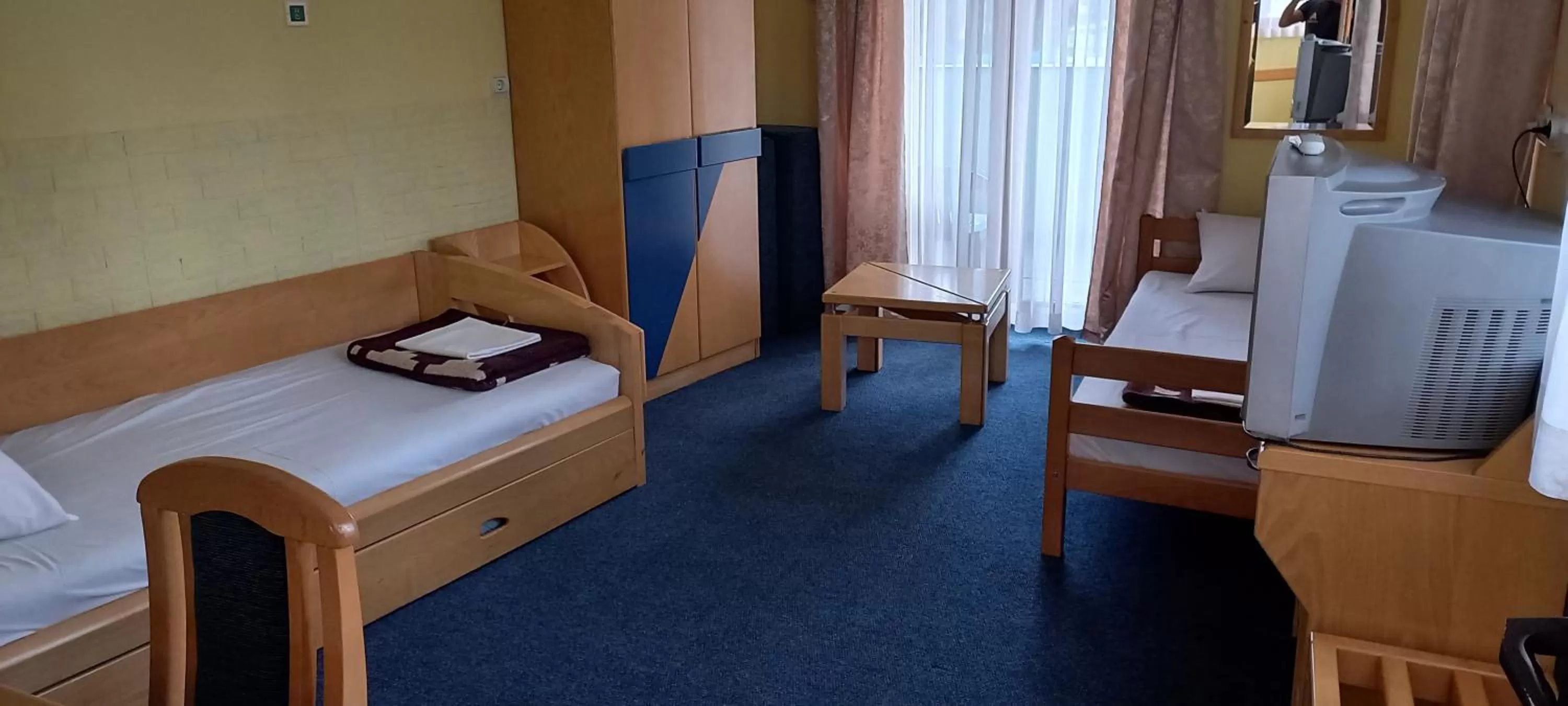 Text overlay, Bed in Garni Lupus prenoćište