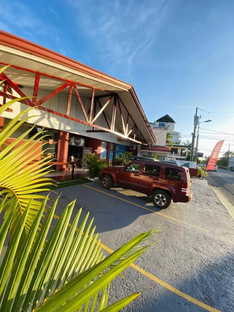 Property Building in Hotel Adventure Lodge