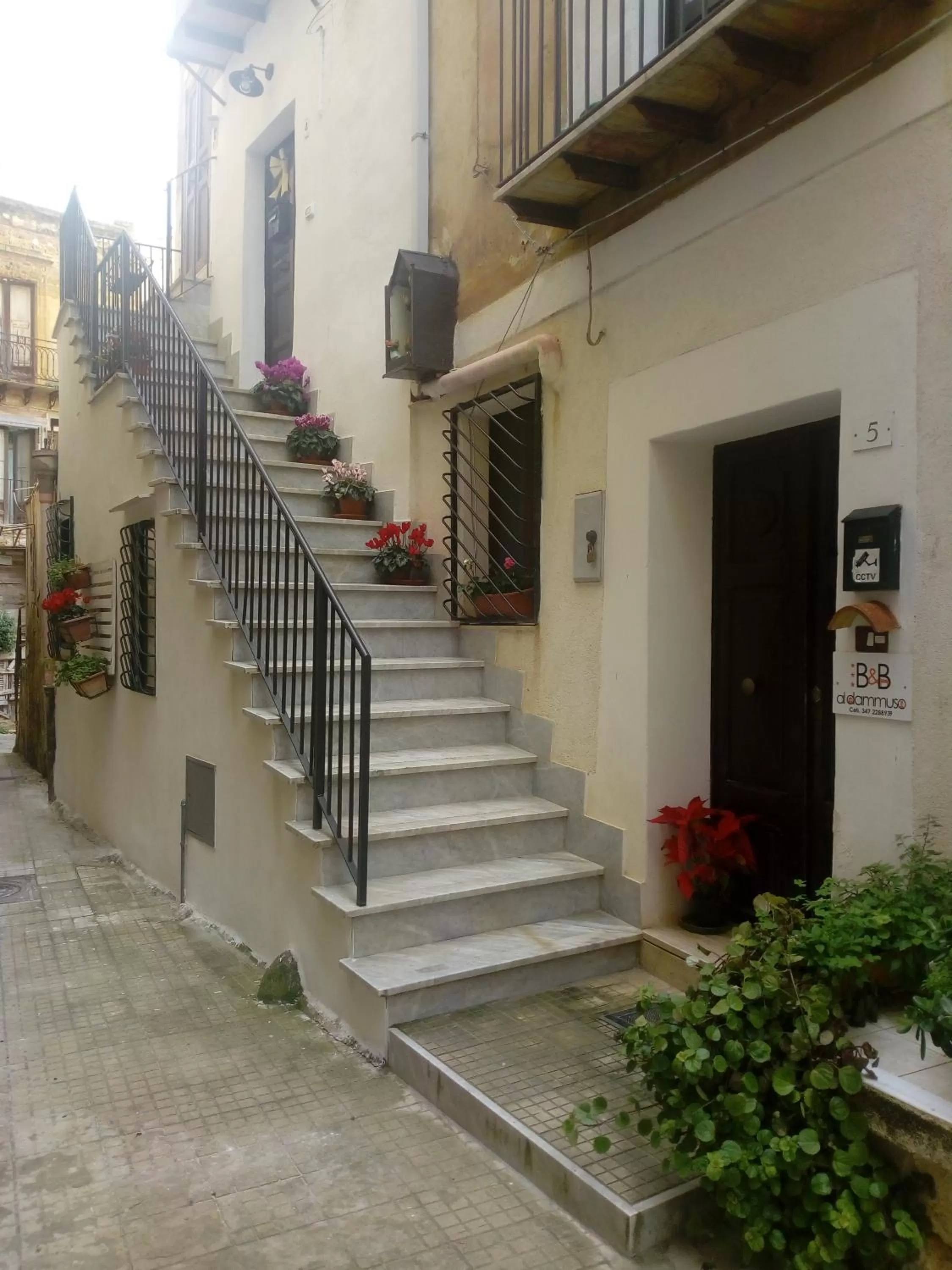 Property building in B&B Le Lumìe "Il Cortiletto Del Centro"