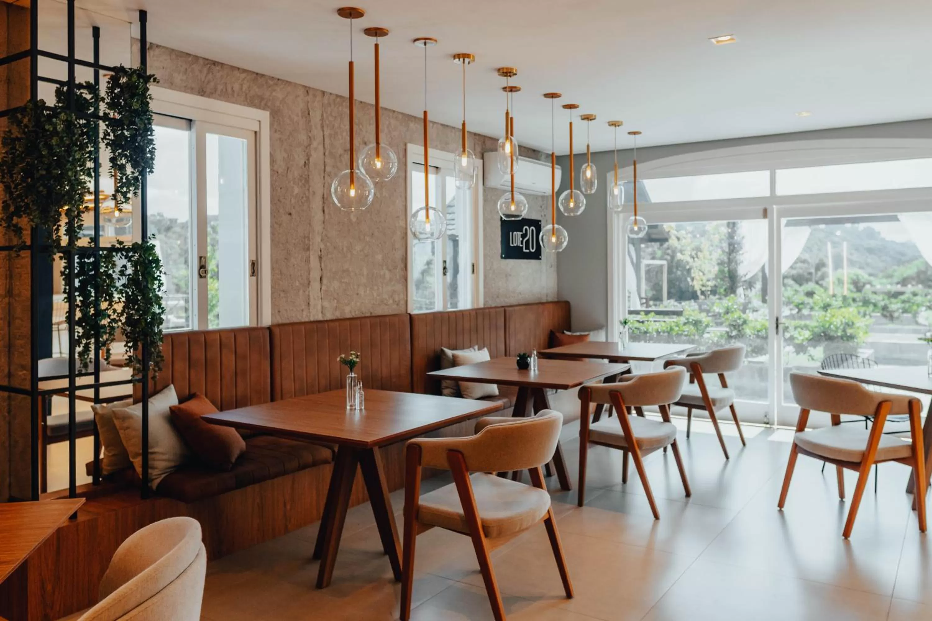 Restaurant/places to eat in LOTE20 Hotel Boutique