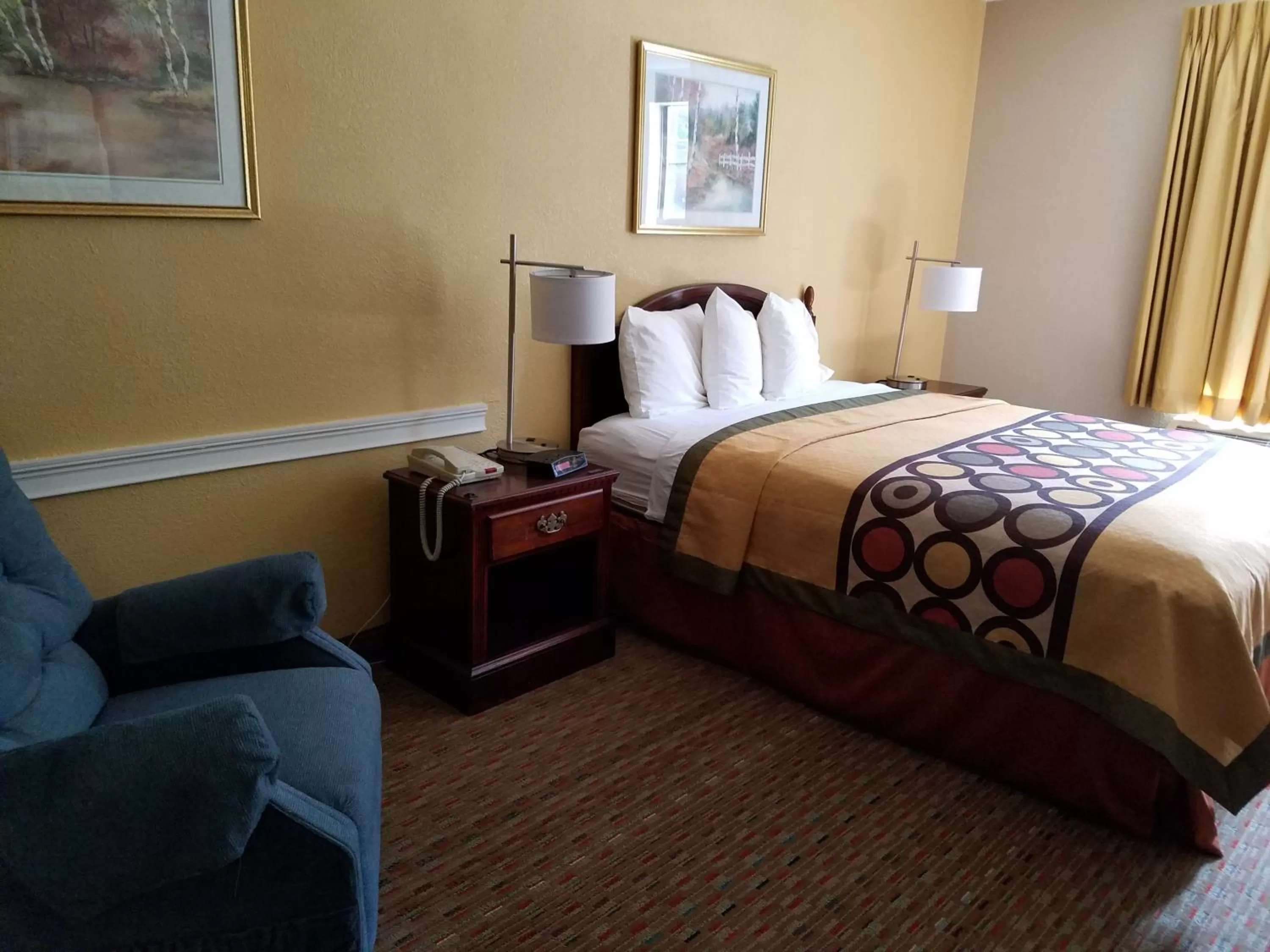 Deluxe King Room - Smoking in Super 8 by Wyndham Cornelia