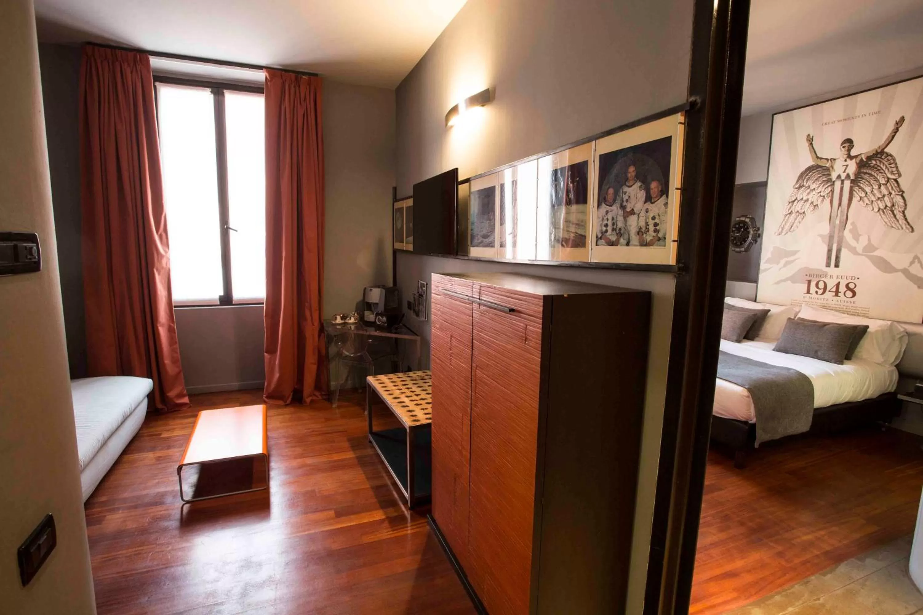 Living room, Bed in Art Hotel Boston