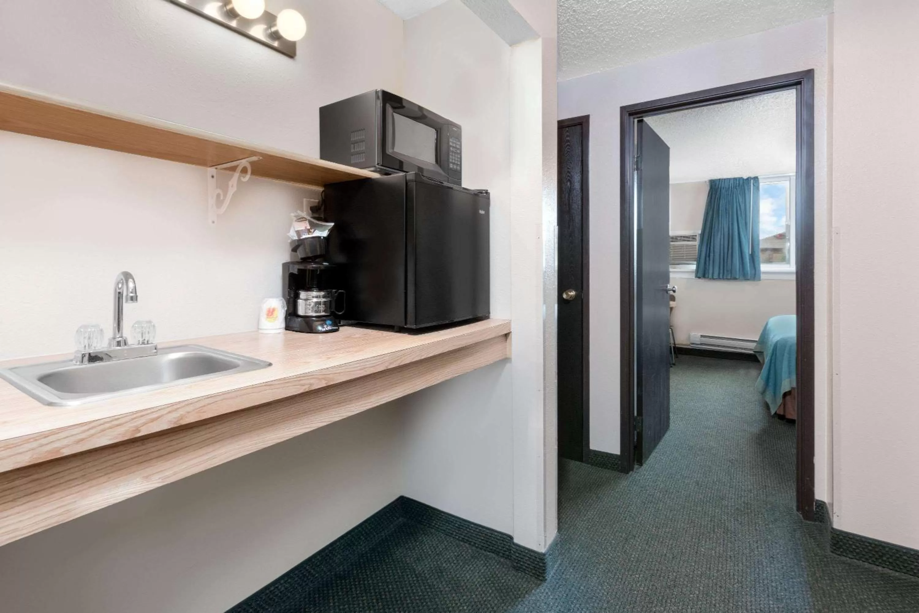 Photo of the whole room in Super 8 by Wyndham Huron