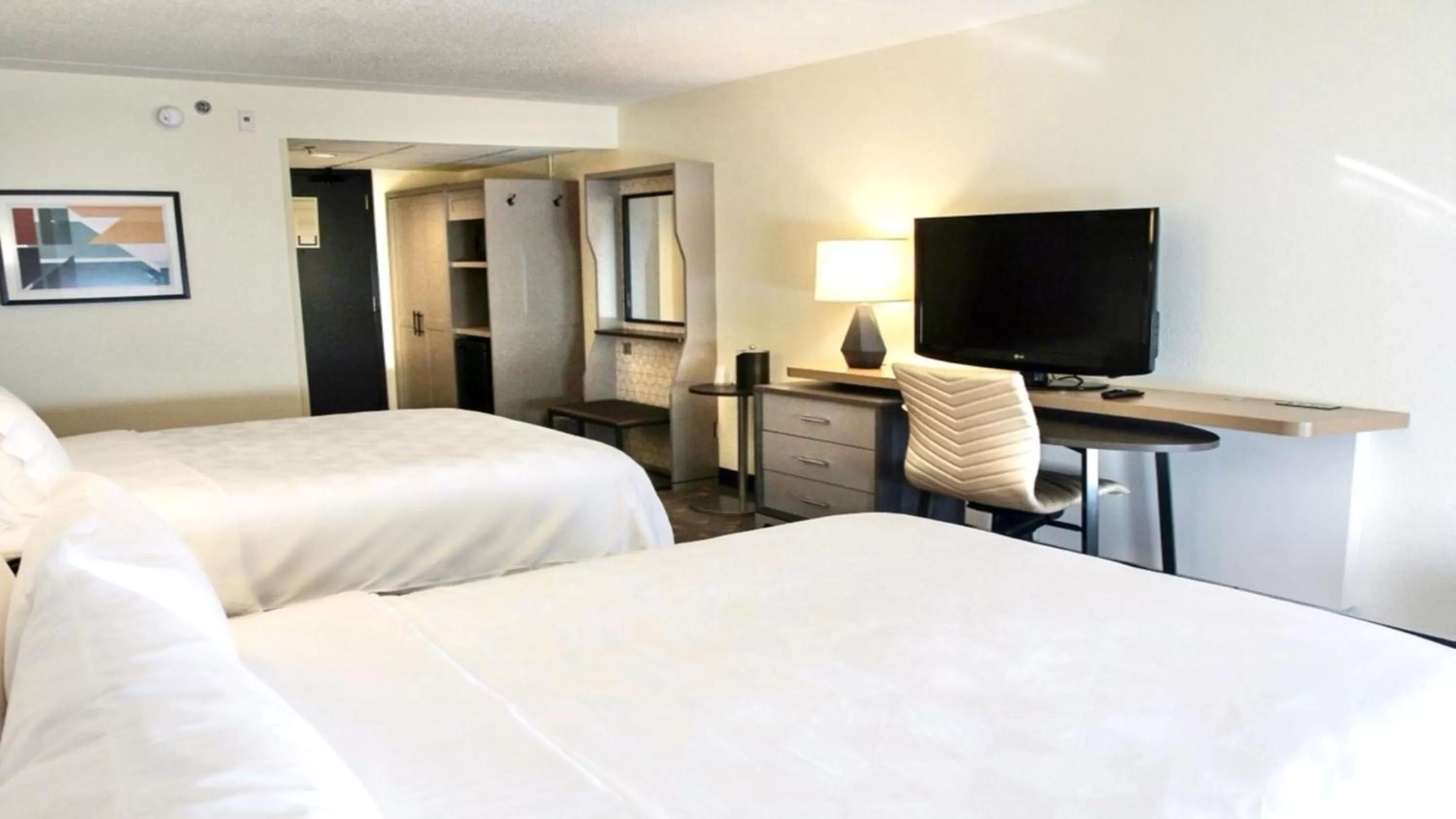Photo of the whole room, Bed in Holiday Inn Hotel & Suites Overland Park-Convention Center by IHG