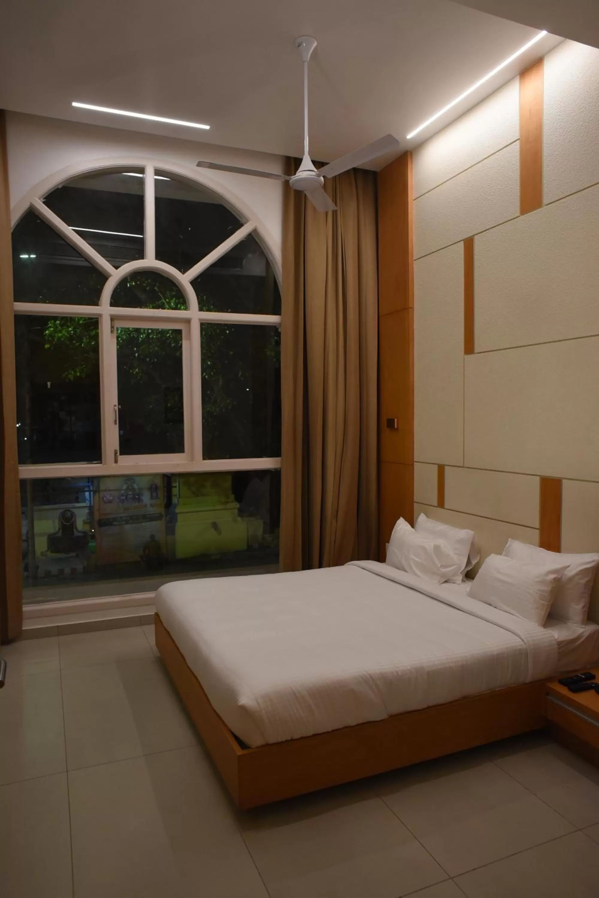 Bed in RATHNA RESIDENCY - Near US CONSULATE