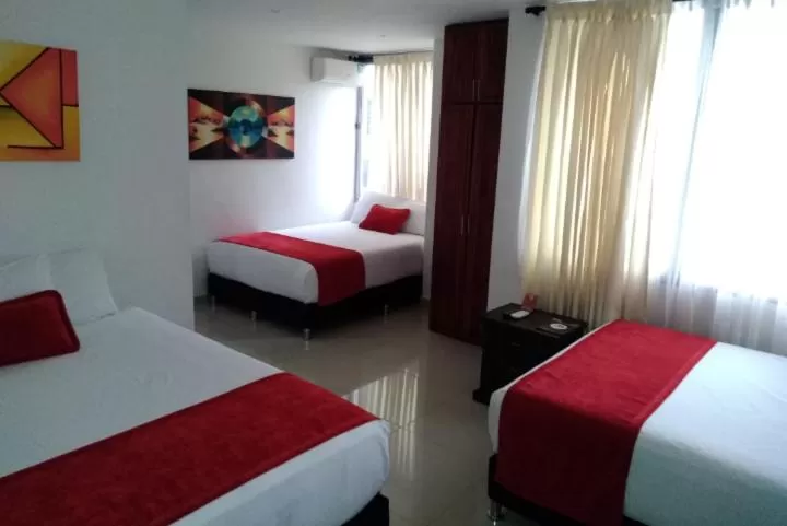 Bedroom, Bed in Hotel Cafe Plaza