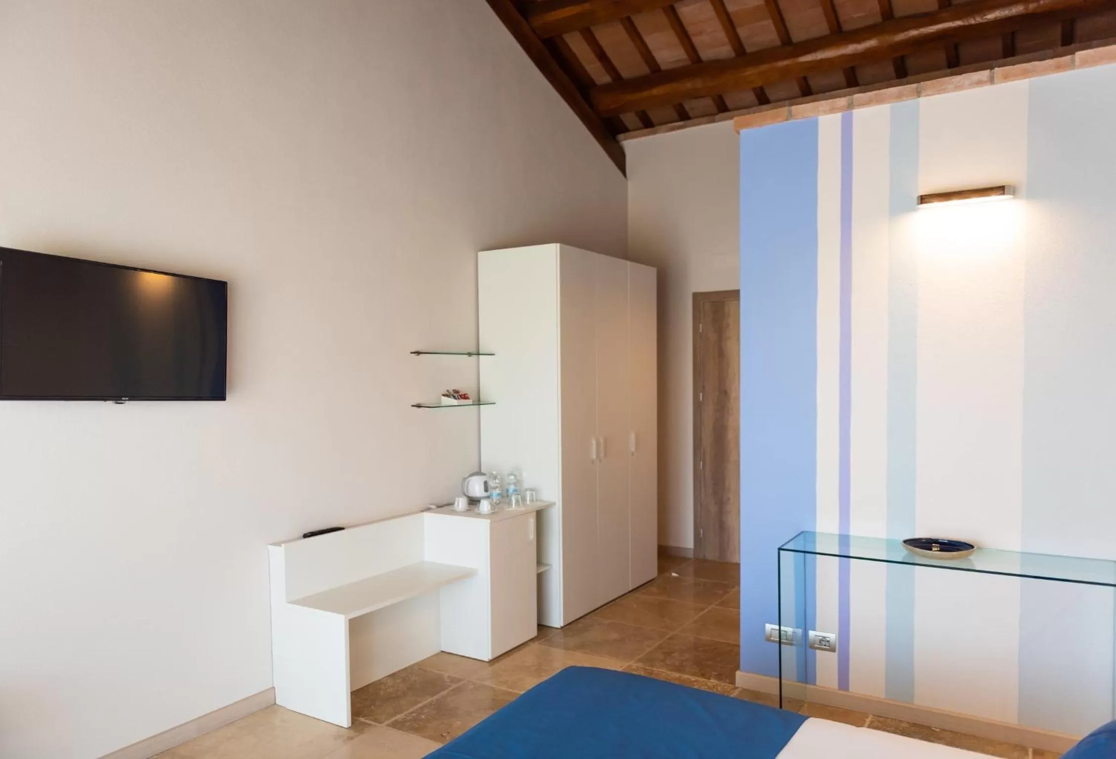 TV/Entertainment Center in I Boschetti