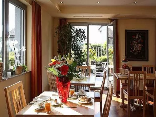 Restaurant/places to eat in Das smarte Hotel garni