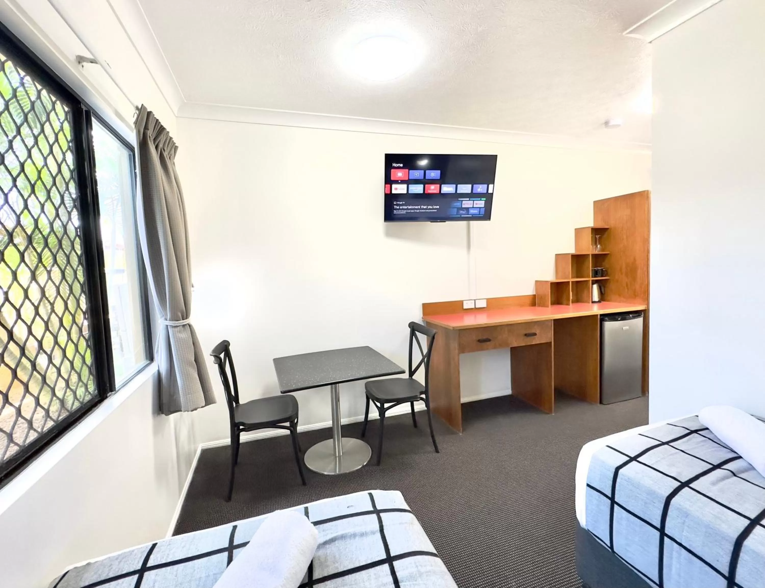 Dining area, Bed in Mackay Resort Motel