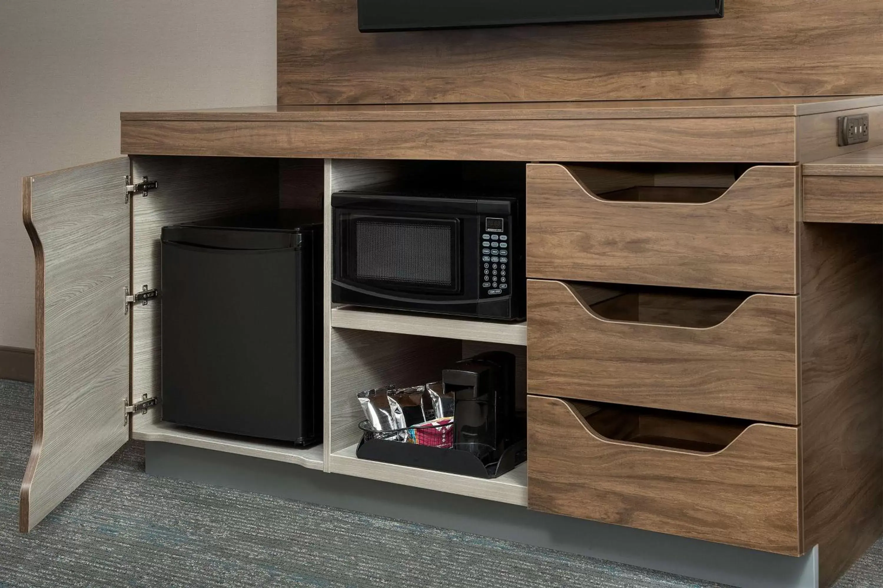 King Studio Suite with Sofa Bed - Non-Smoking in Hampton Inn Baltimore-Downtown-Convention Center King Studio Suite with Sofa Bed - Non-Smoking in Hampton Inn Baltimore-Downtown-Convention Center