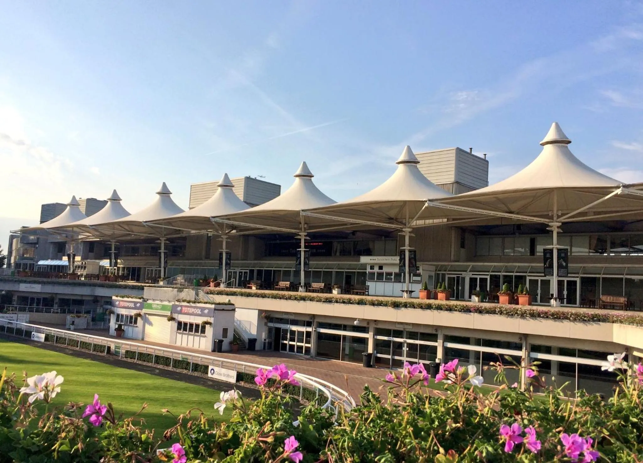 Property building in Sandown Park Lodge
