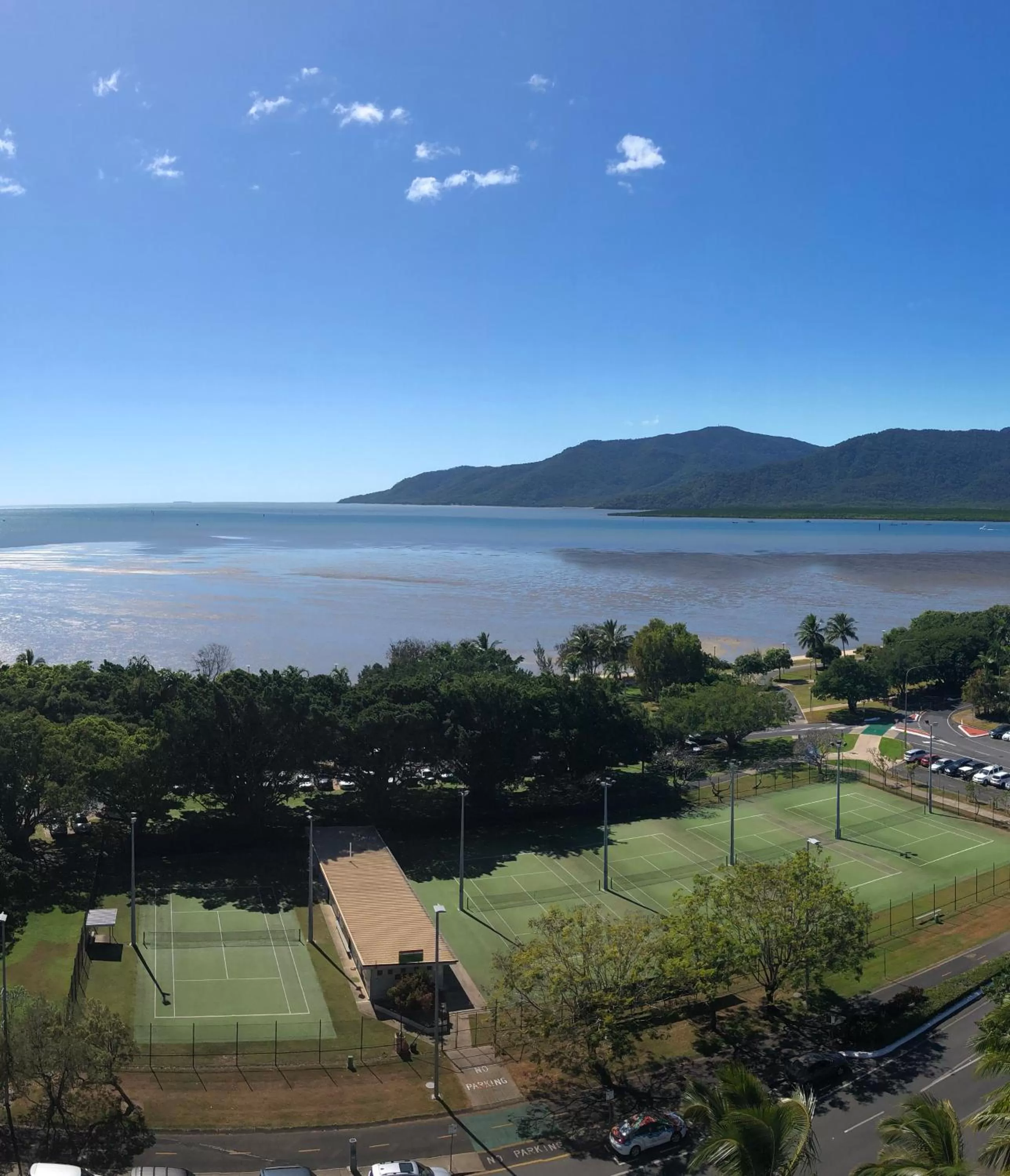 Day in Rydges Esplanade Resort Cairns