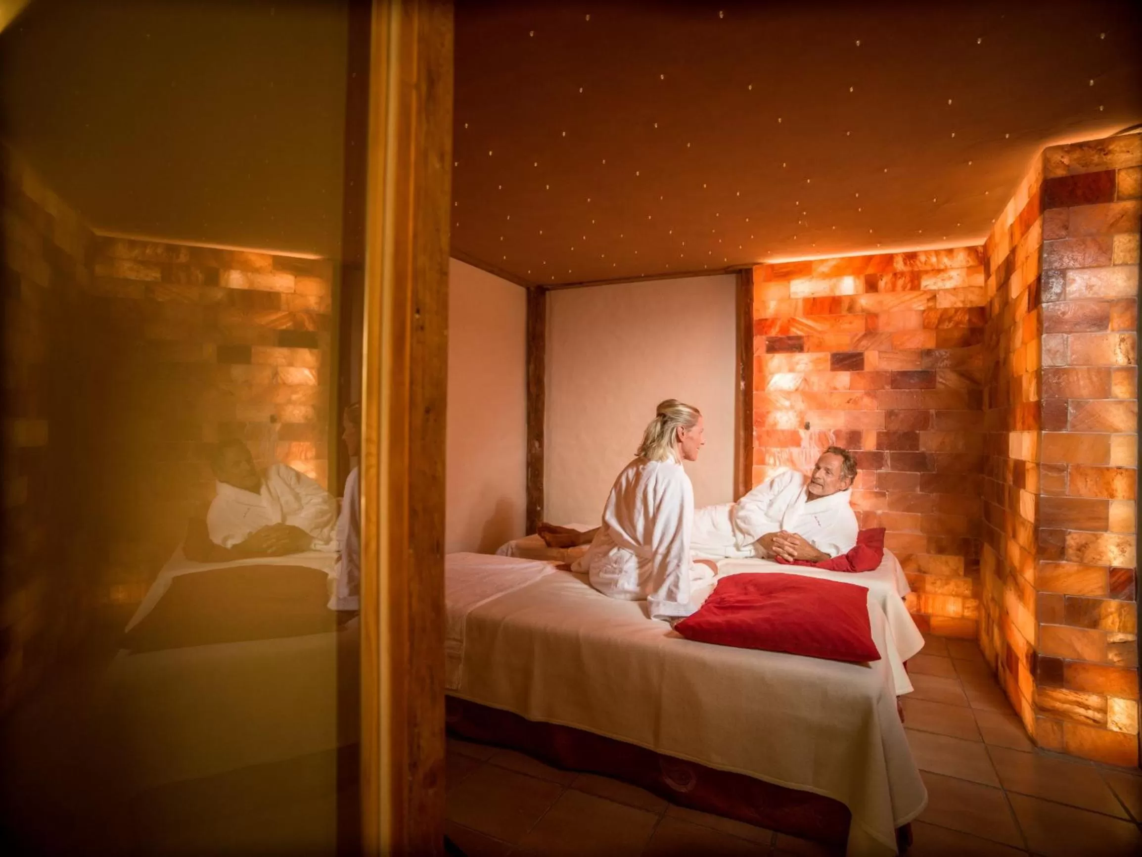 Spa and wellness centre/facilities, Bed in Bio Thermalhotel Falkenhof