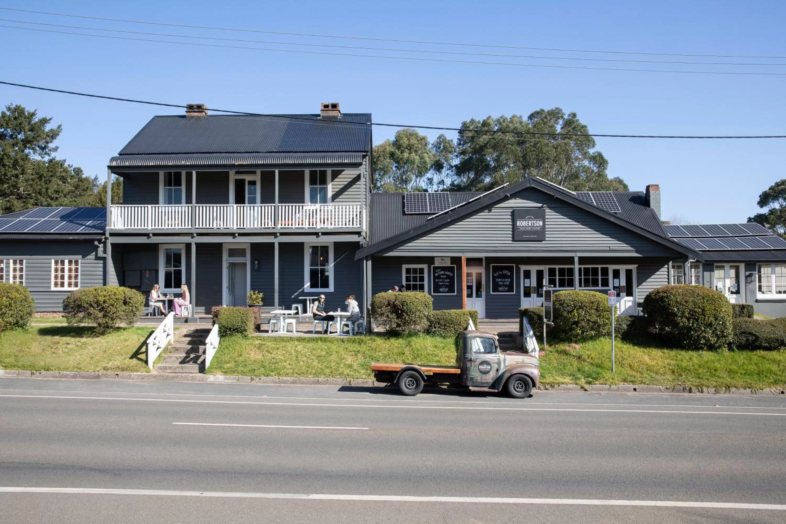 Property building in Robertson Public House and Kitchen