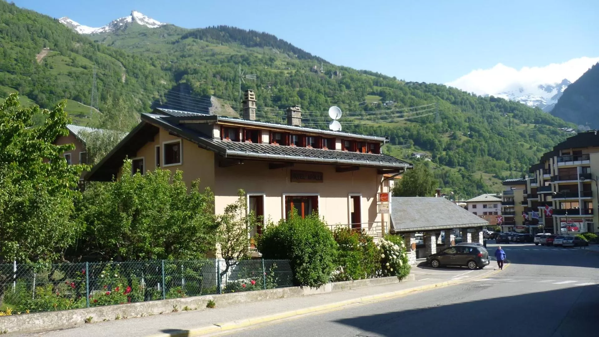 Property building in Hôtel Arolla
