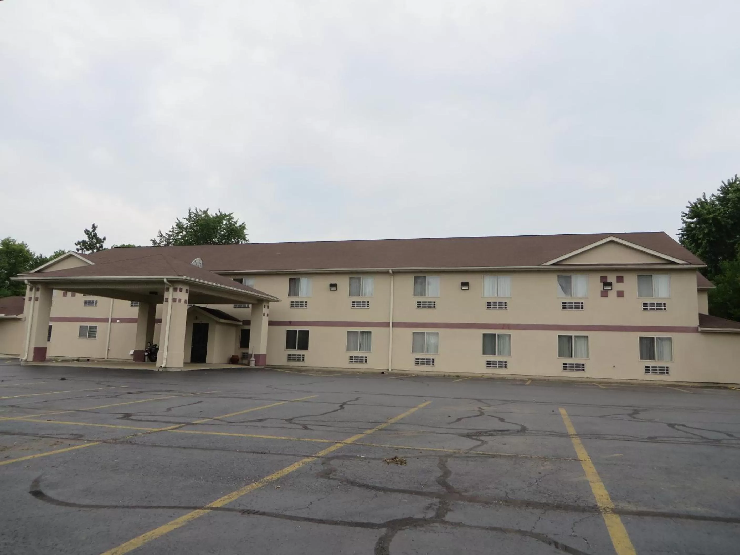Property building in Econo Lodge