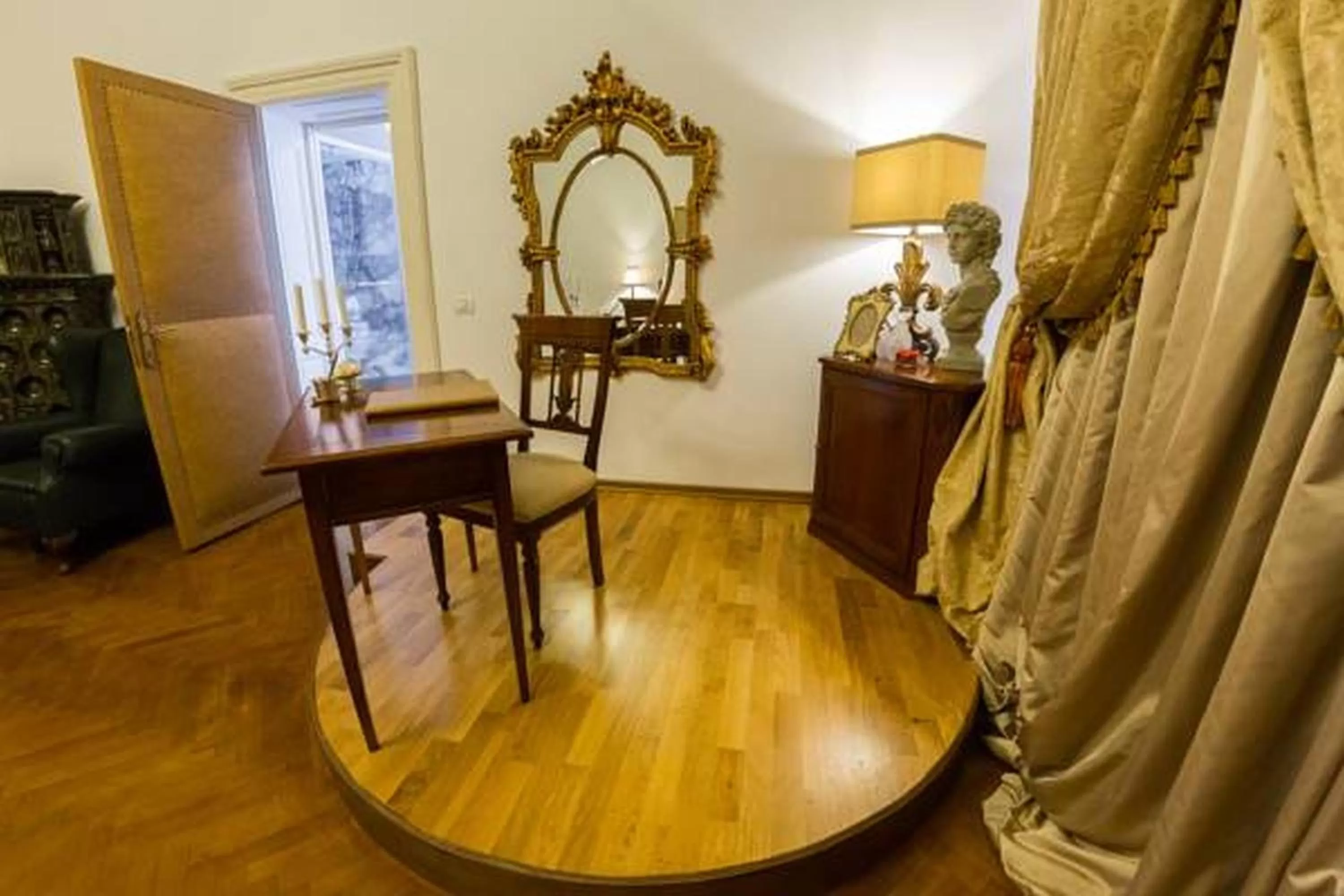 Grand Boutique Hotel