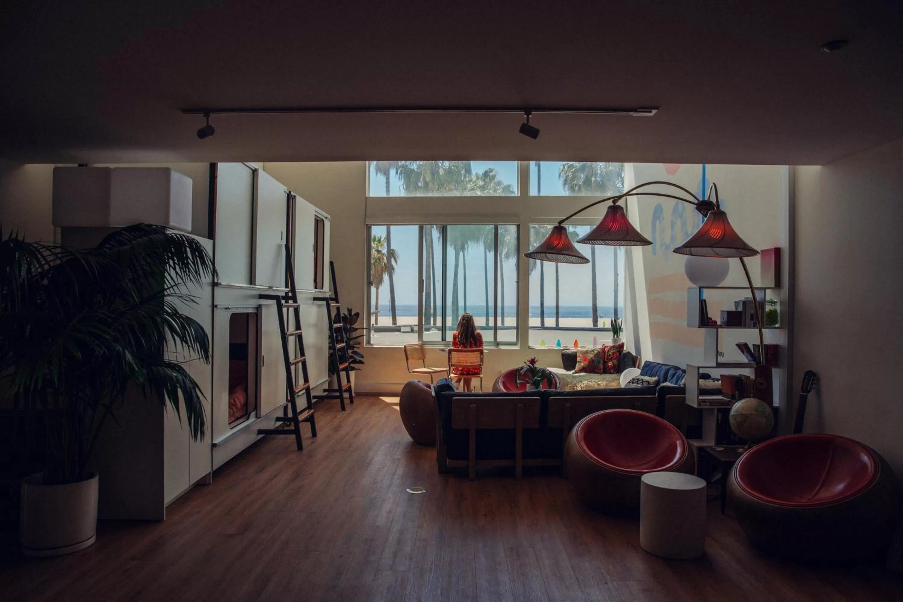 Living room, Restaurant/Places to Eat in STAY OPEN Venice Beach