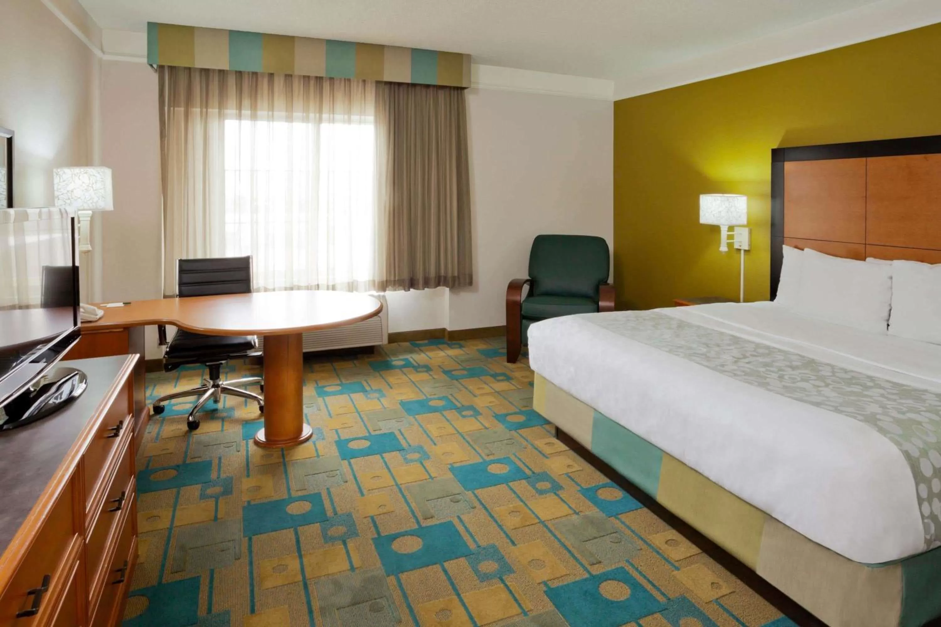 Photo of the whole room, Bed in La Quinta by Wyndham Salt Lake City Airport