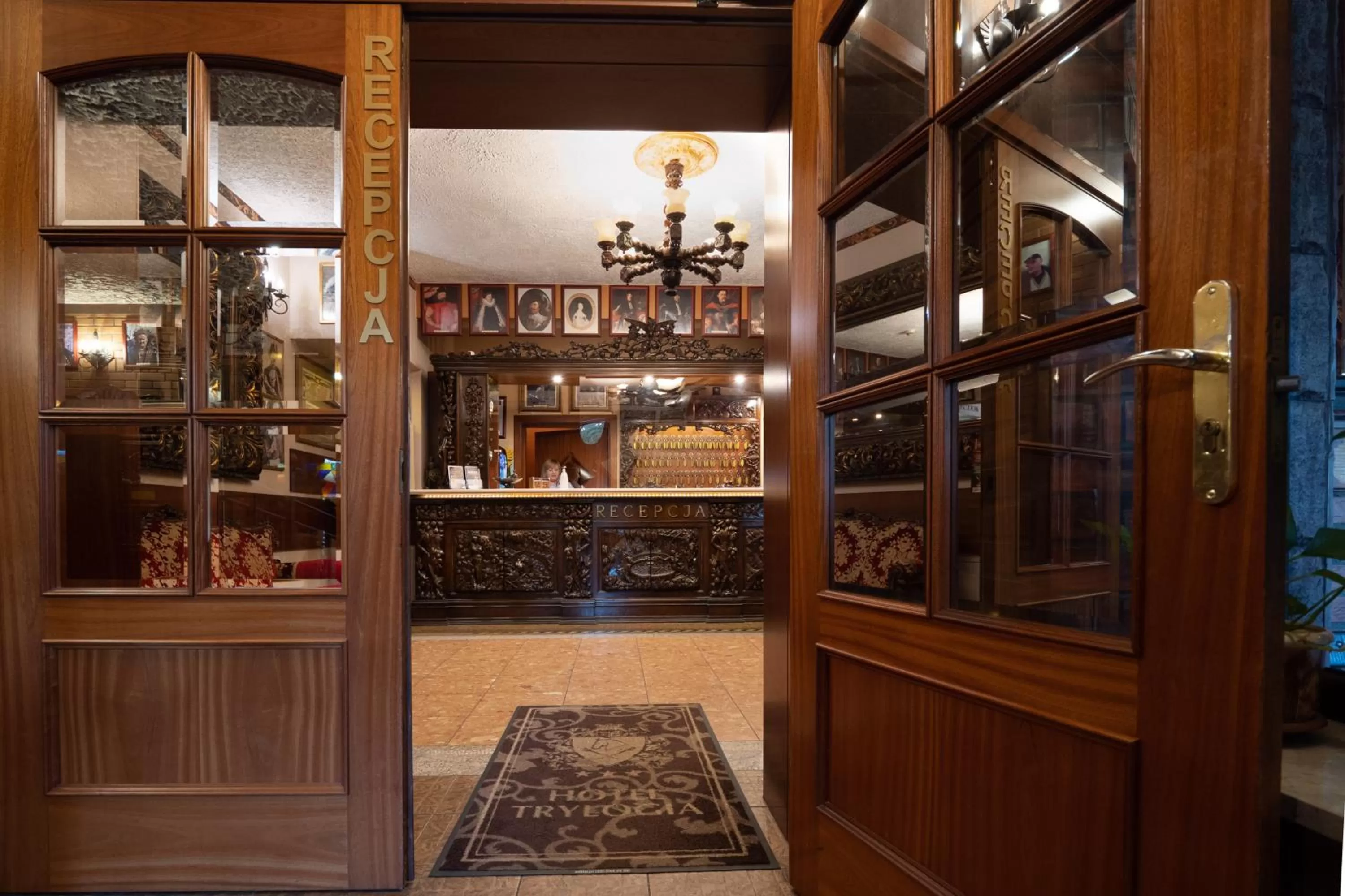 Facade/entrance in Hotel Trylogia