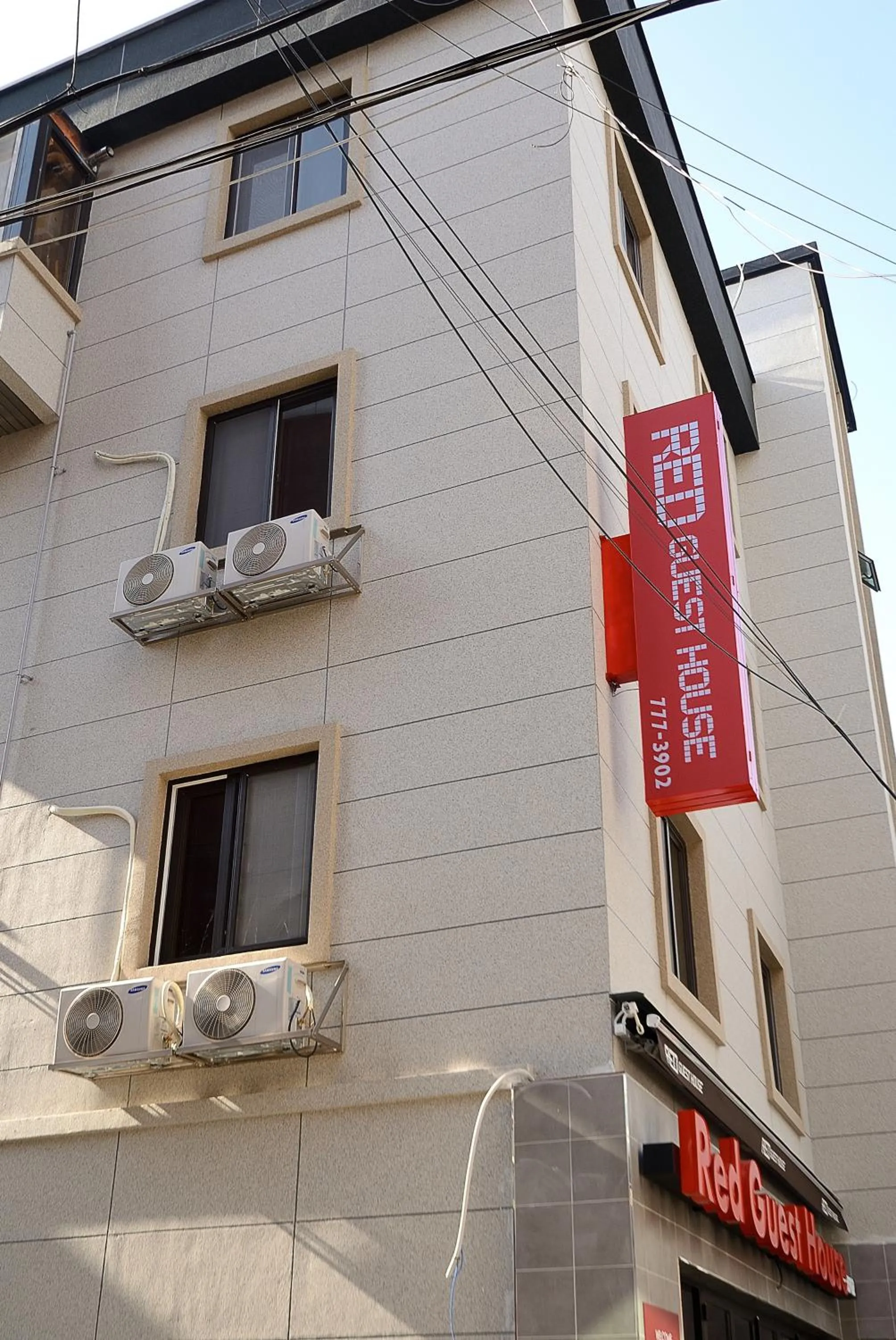 Facade/entrance in Red Guesthouse