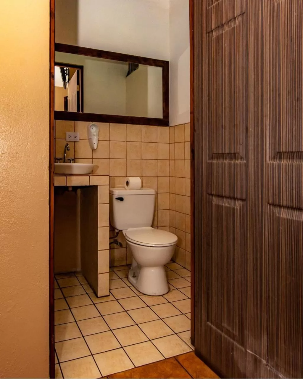 Bathroom in Melrost Airport Bed & Breakfast