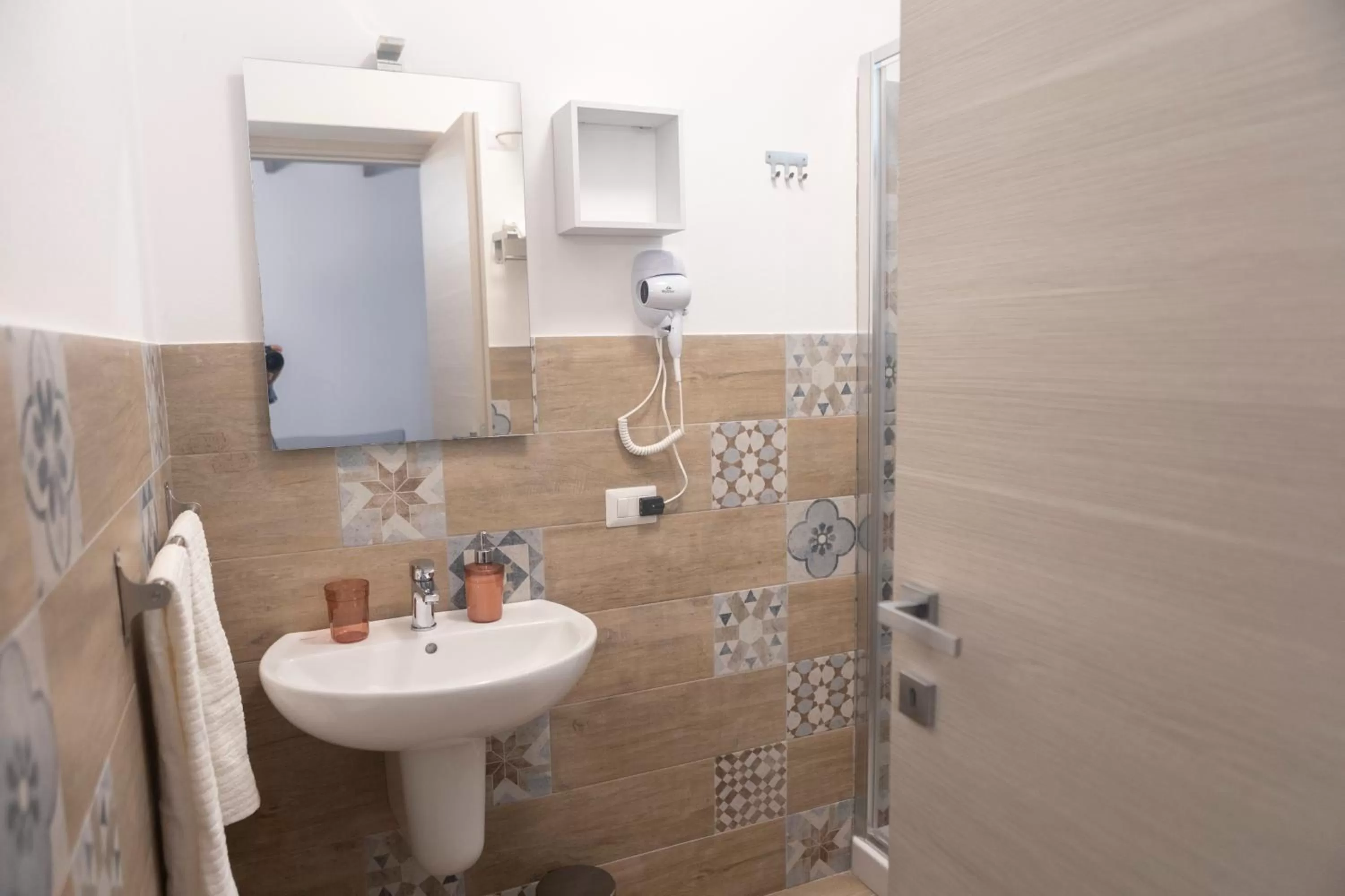 MrBrown - Cinzia Resort Beach